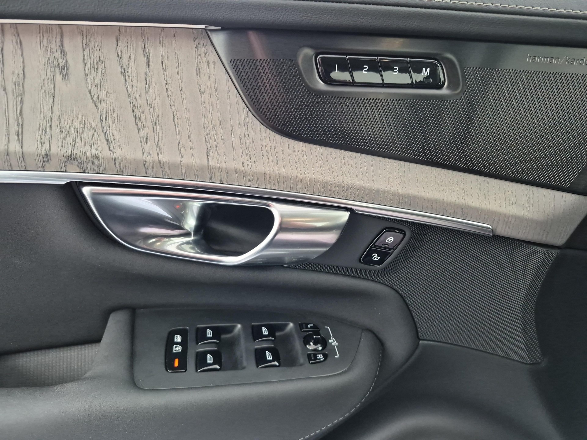 VOLVO XC90 2.0 B5 MH Plus Bright AWD / Jetzt mit attraktivem 1.9% Leasing!-image-16
