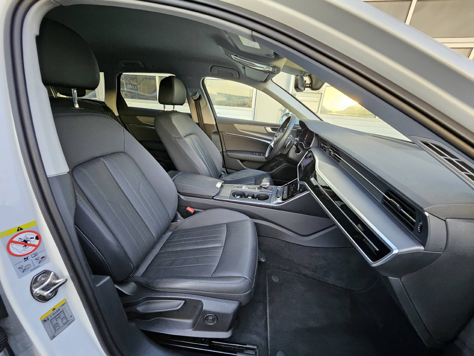 AUDI A6 Avant 2.0 40 TDI S-Tronic-image-17