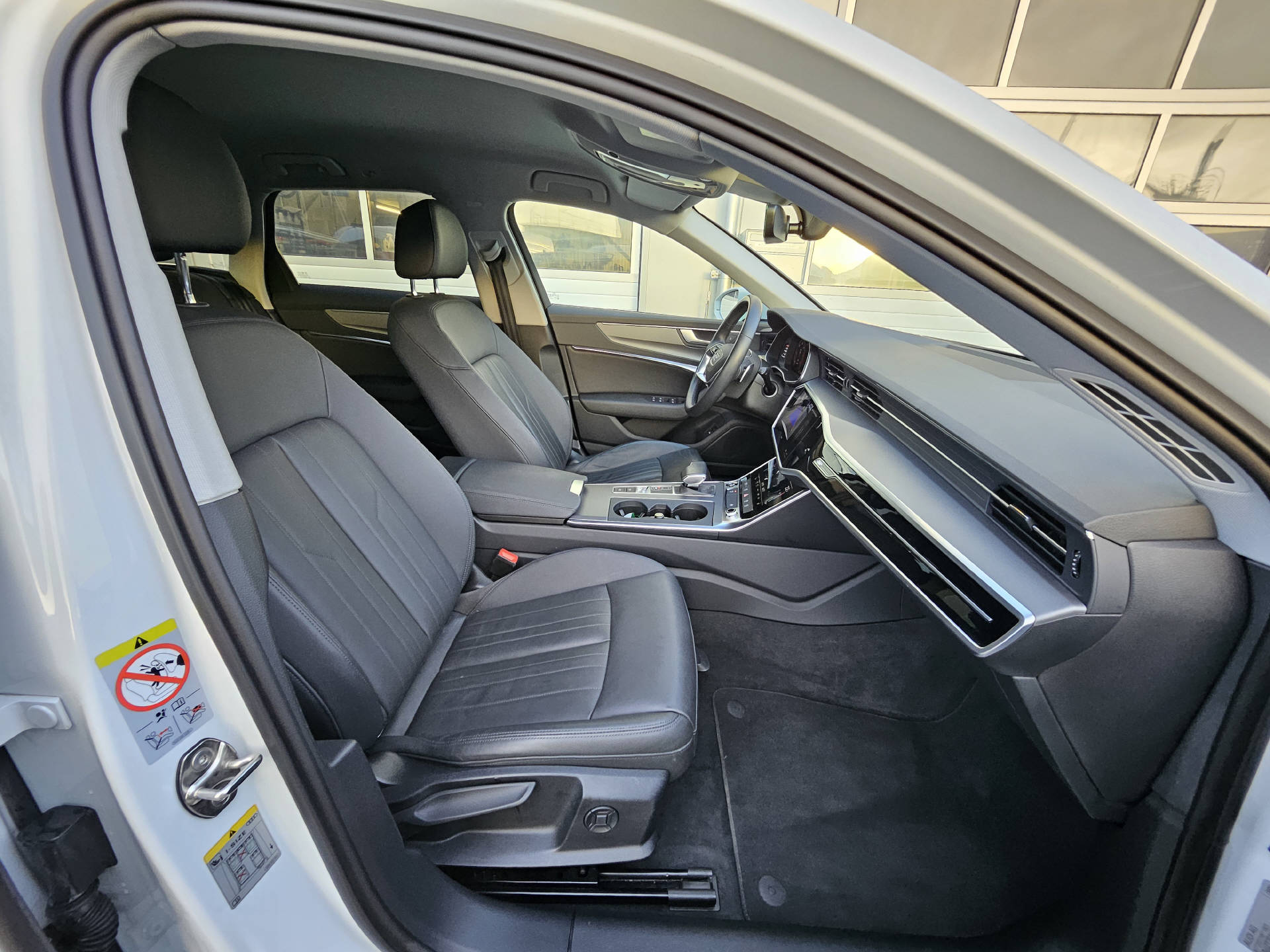 AUDI A6 Avant 2.0 40 TDI S-Tronic-image-18