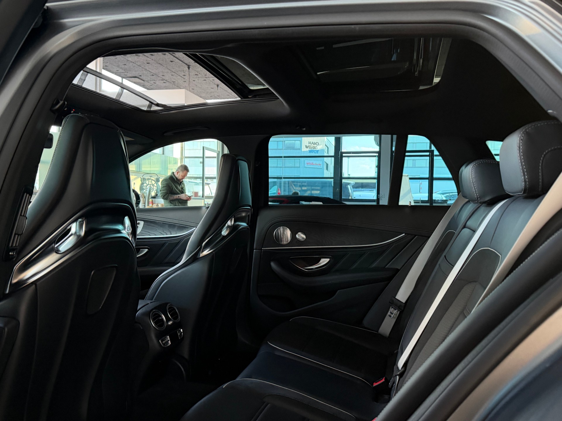 MERCEDES-BENZ E 63 AMG S 612PS 4X4 4 Matic 9G-Tronic-image-12