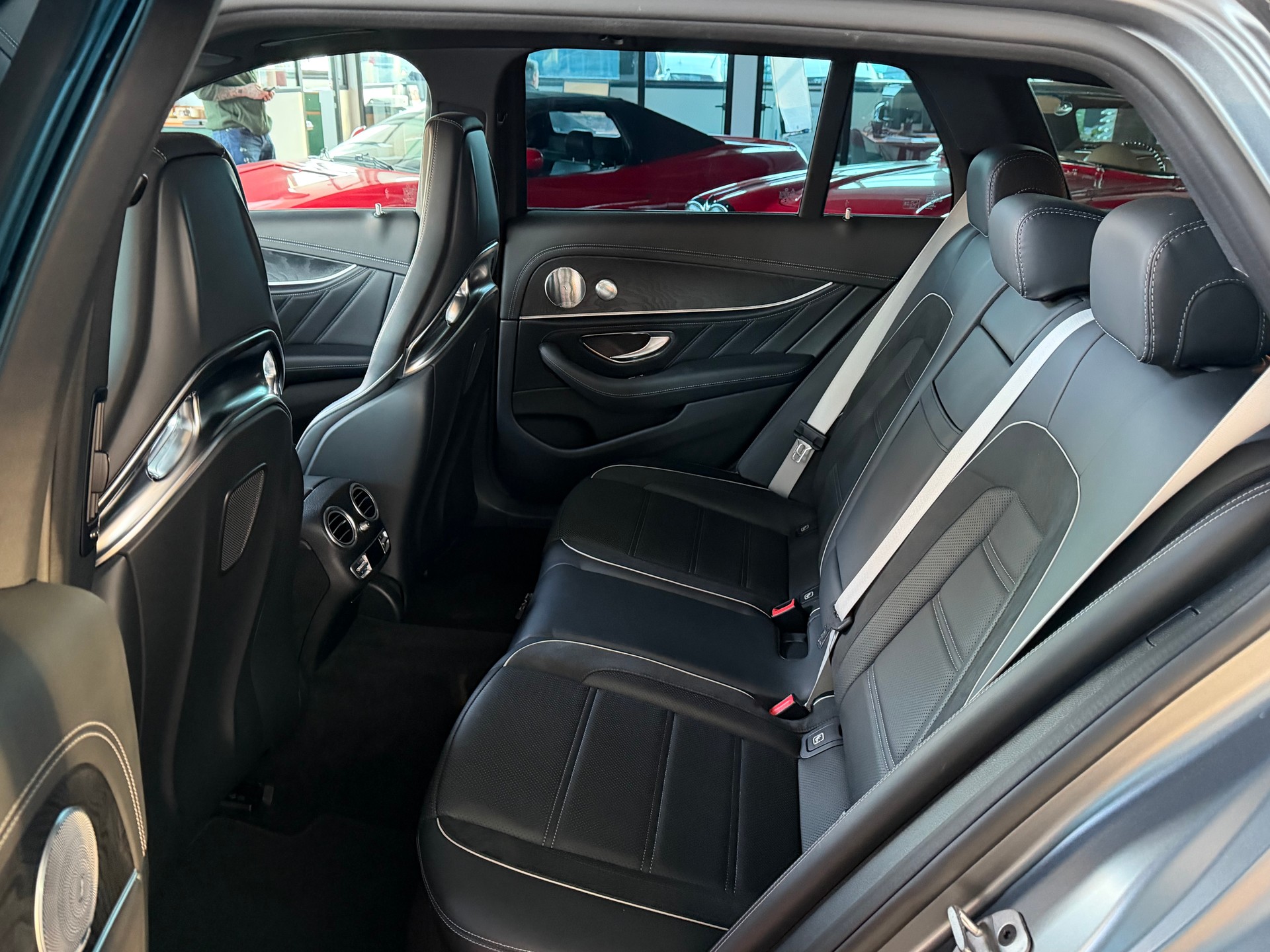 MERCEDES-BENZ E 63 AMG S 612PS 4X4 4 Matic 9G-Tronic-image-11
