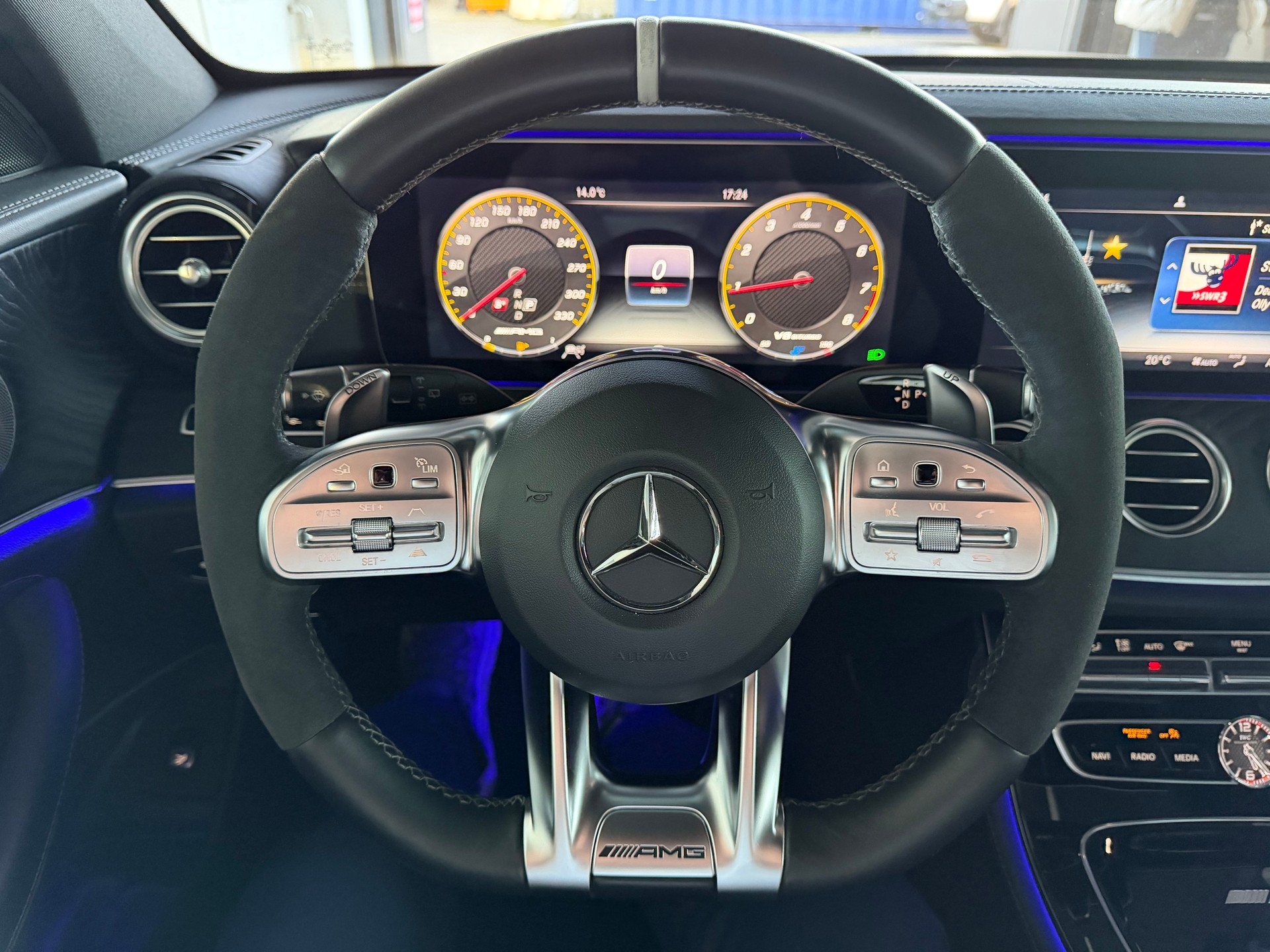 MERCEDES-BENZ E 63 AMG S 612PS 4X4 4 Matic 9G-Tronic-image-17
