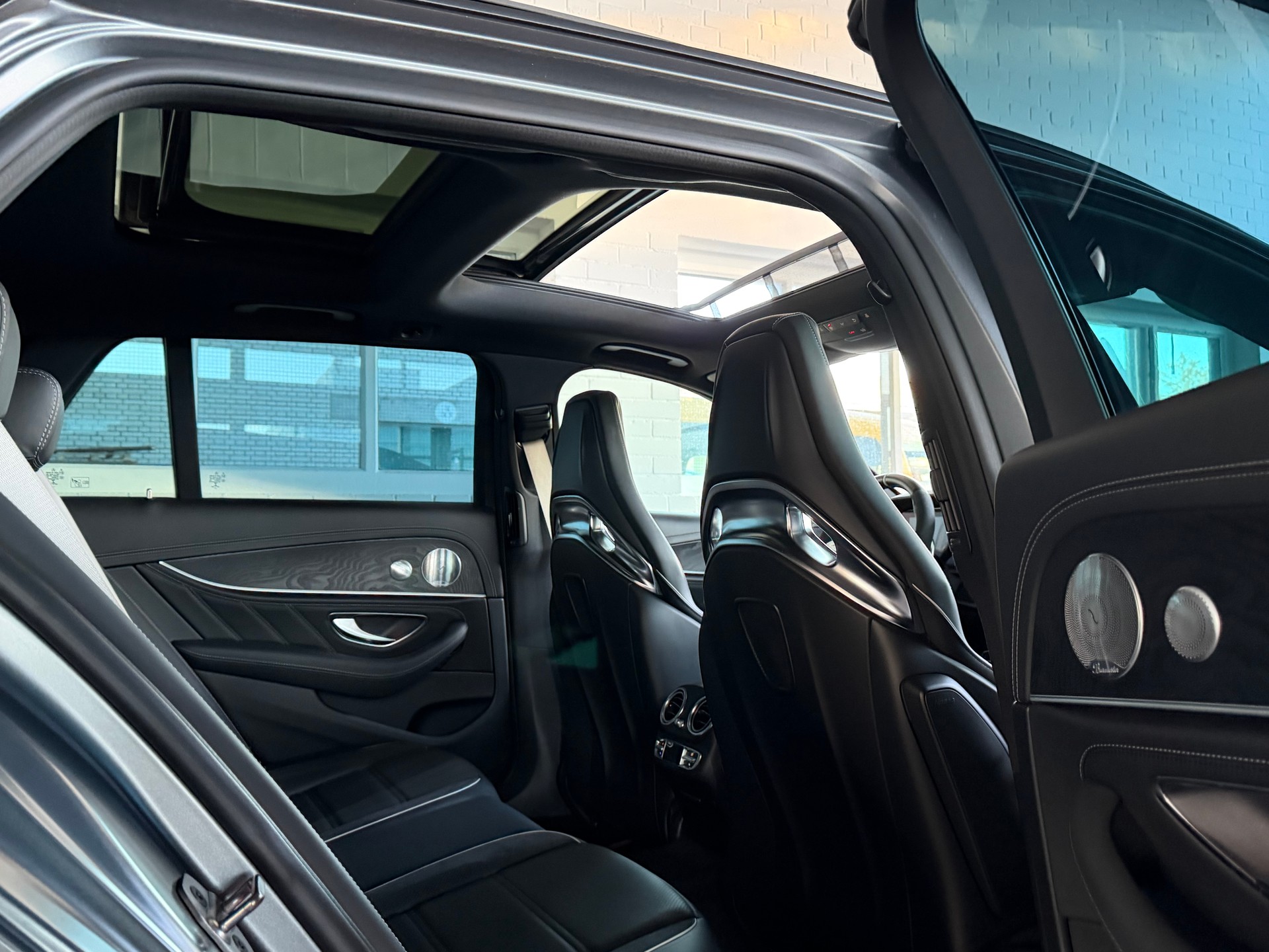 MERCEDES-BENZ E 63 AMG S 612PS 4X4 4 Matic 9G-Tronic-image-10