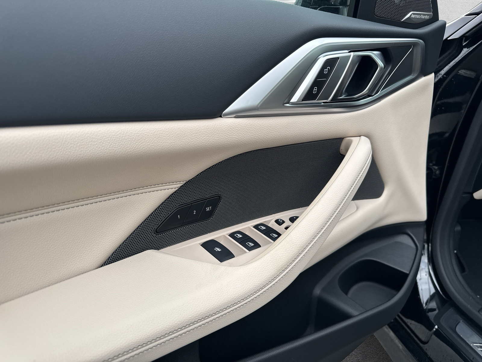 BMW M440i xDrive 48V Cabriolet Steptronic-image-16