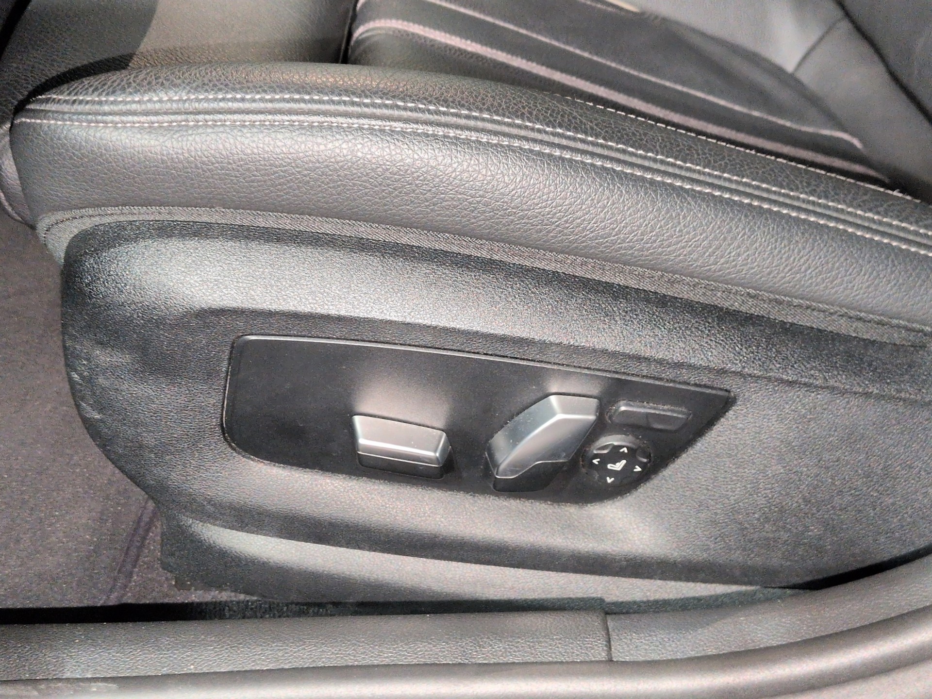 BMW 520d xDrive Touring Sport Line Steptronic-image-17