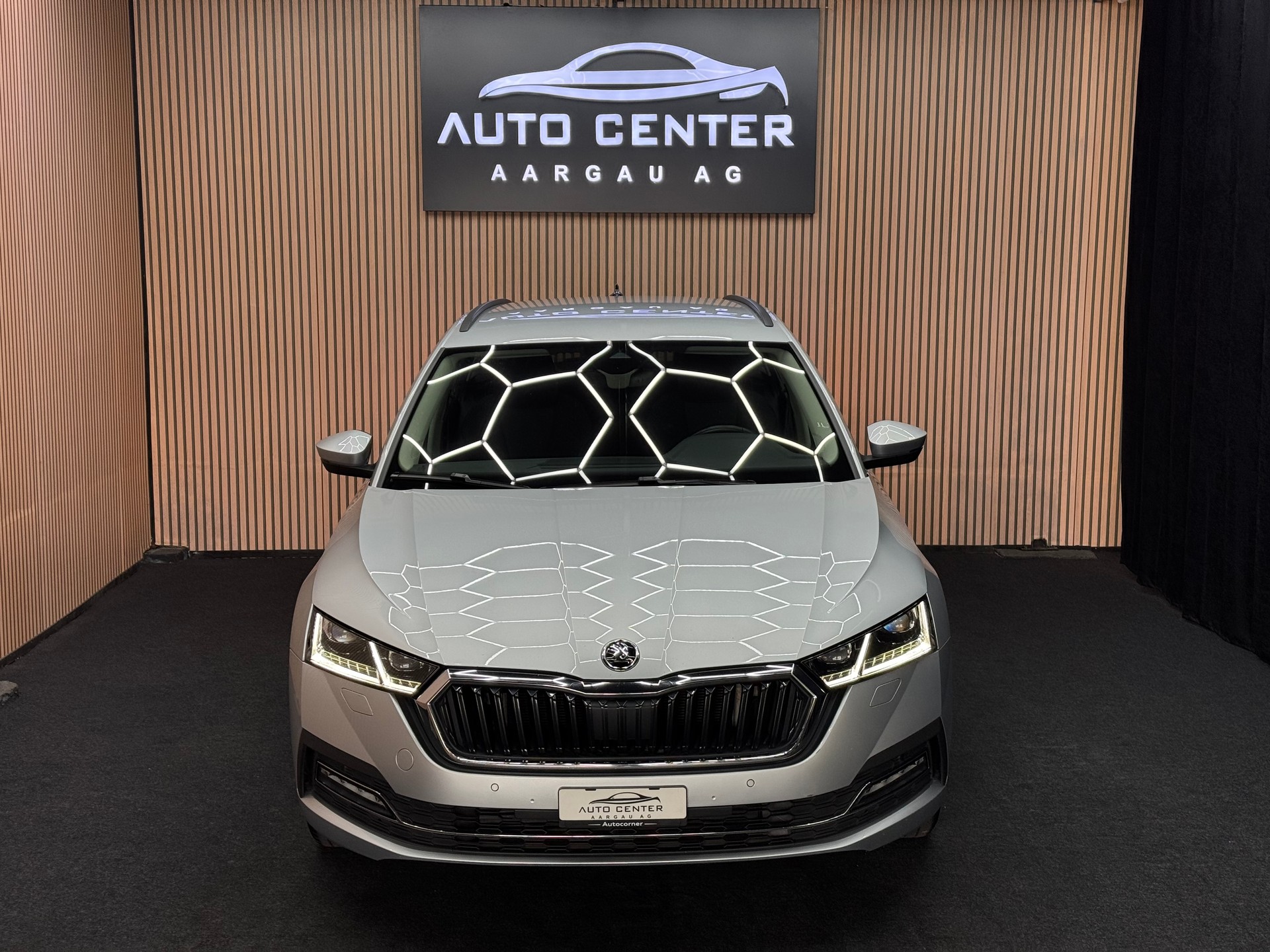 SKODA Octavia Combi 2.0 TDI 150 Style DSG | CH-Fahrzeug | 1 Jahr Garantie | *ab CHF 199.-/ Monat*-showroom-element-2
