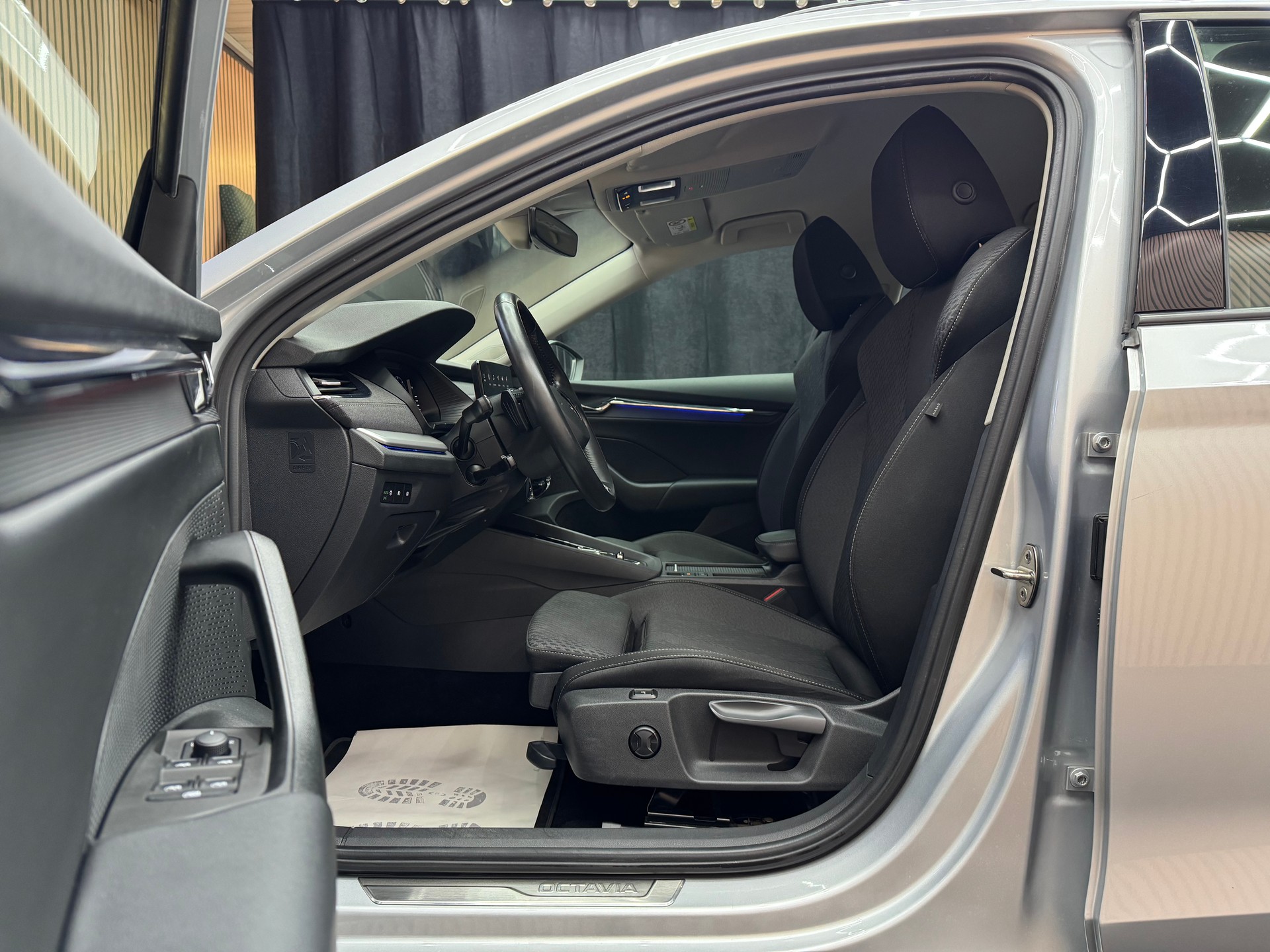 SKODA Octavia Combi 2.0 TDI 150 Style DSG | CH-Fahrzeug | 1 Jahr Garantie | *ab CHF 199.-/ Monat*-image-9