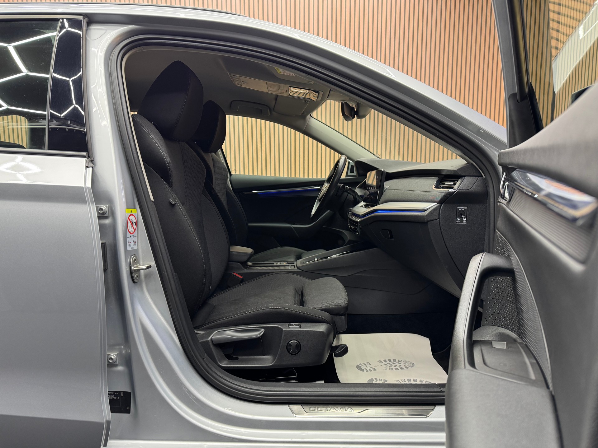 SKODA Octavia Combi 2.0 TDI 150 Style DSG | CH-Fahrzeug | 1 Jahr Garantie | *ab CHF 199.-/ Monat*-image-12