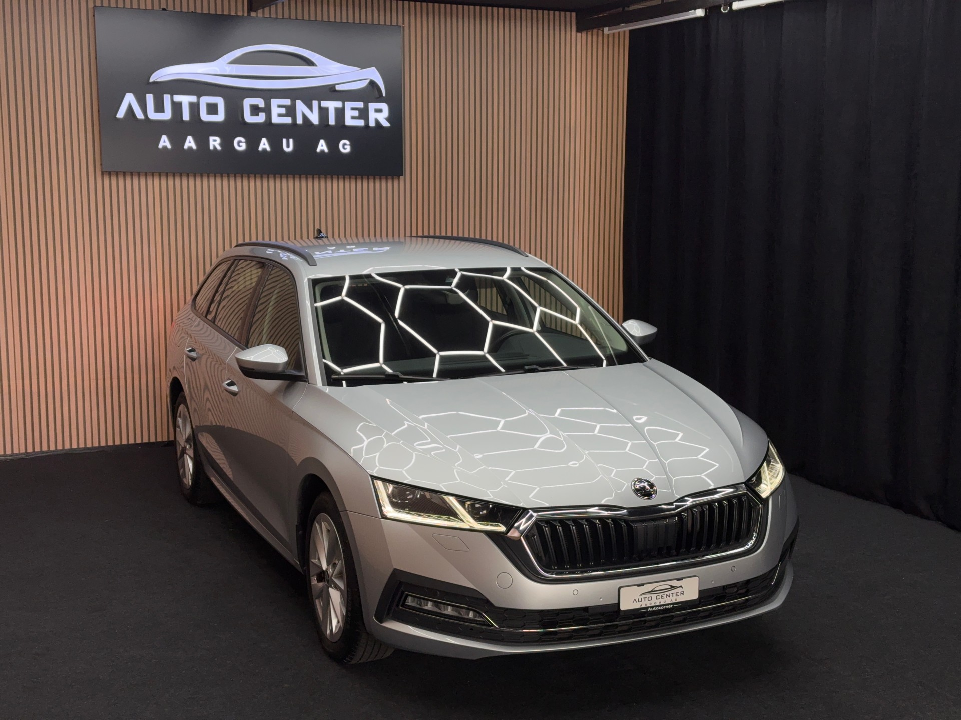 SKODA Octavia Combi 2.0 TDI 150 Style DSG | CH-Fahrzeug | 1 Jahr Garantie | *ab CHF 199.-/ Monat*-showroom-element-1