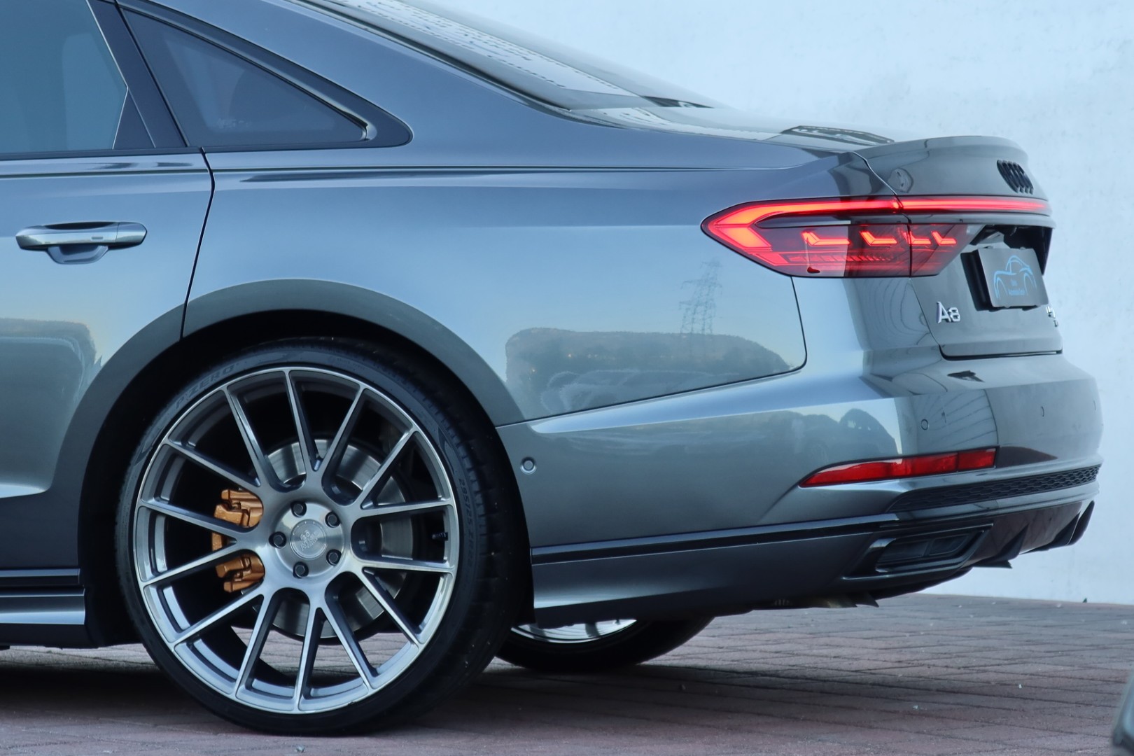 AUDI A8 55 L TFSI quattro tiptronic-image-9
