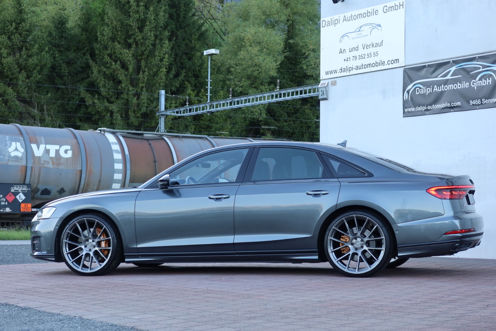 AUDI A8 55 L TFSI quattro tiptronic-image-5