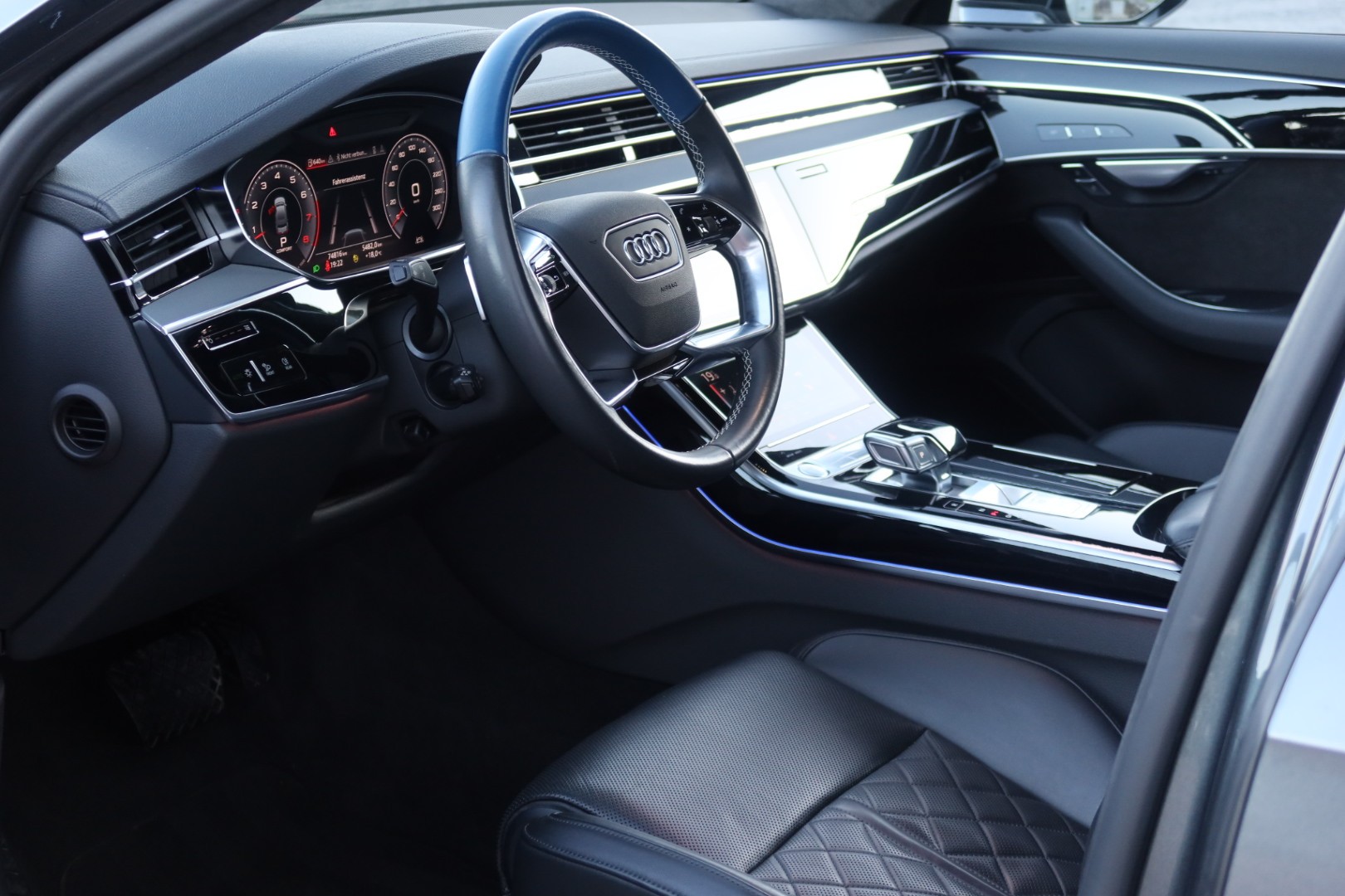 AUDI A8 55 L TFSI quattro tiptronic-image-11