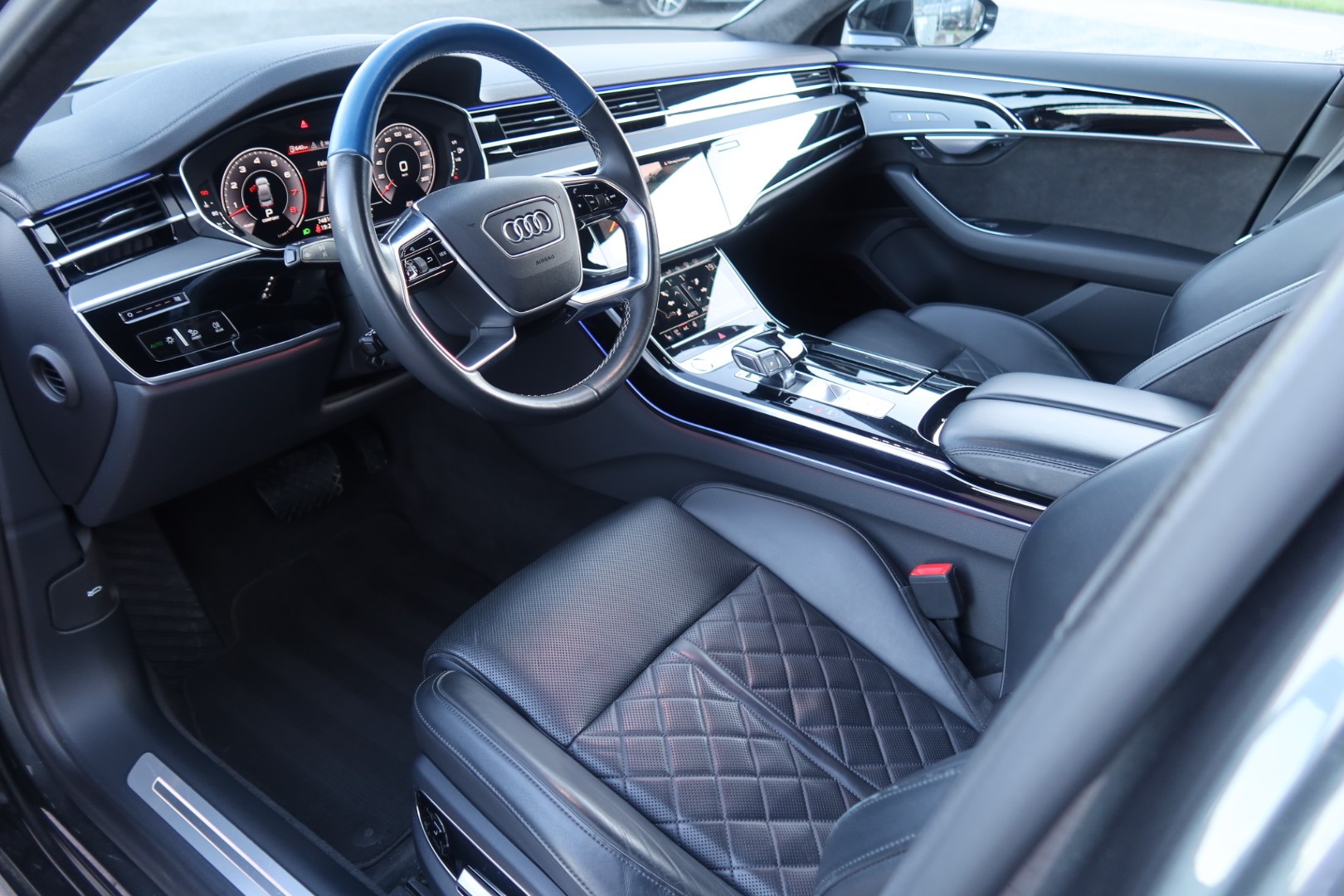 AUDI A8 55 L TFSI quattro tiptronic-image-10