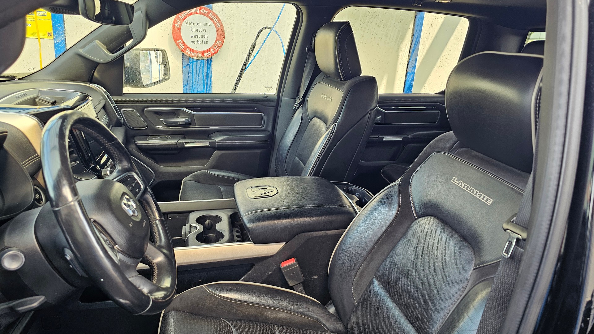 DODGE RAM 5.7 V8 Laramie-image-6