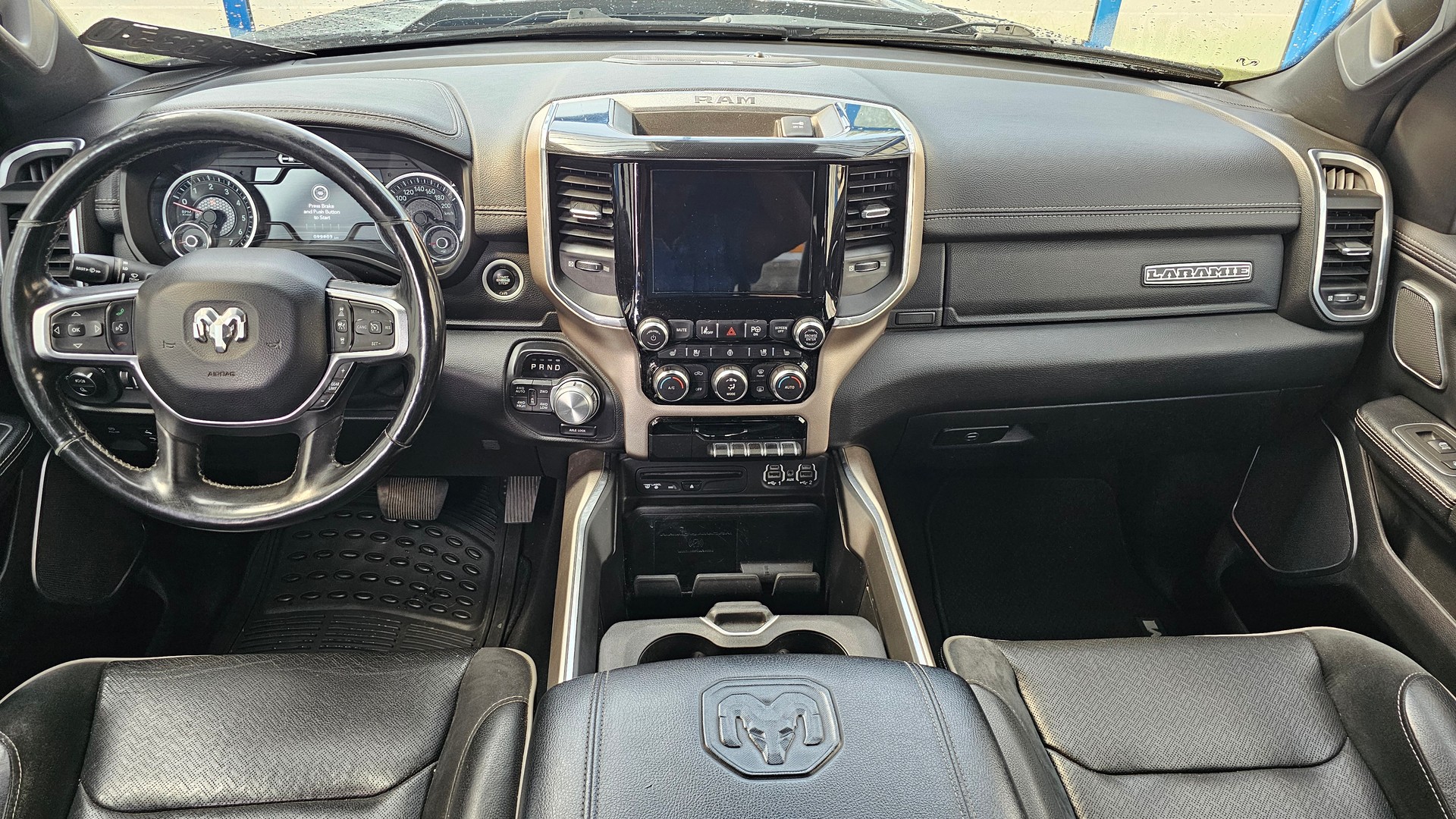 DODGE RAM 5.7 V8 Laramie-image-8
