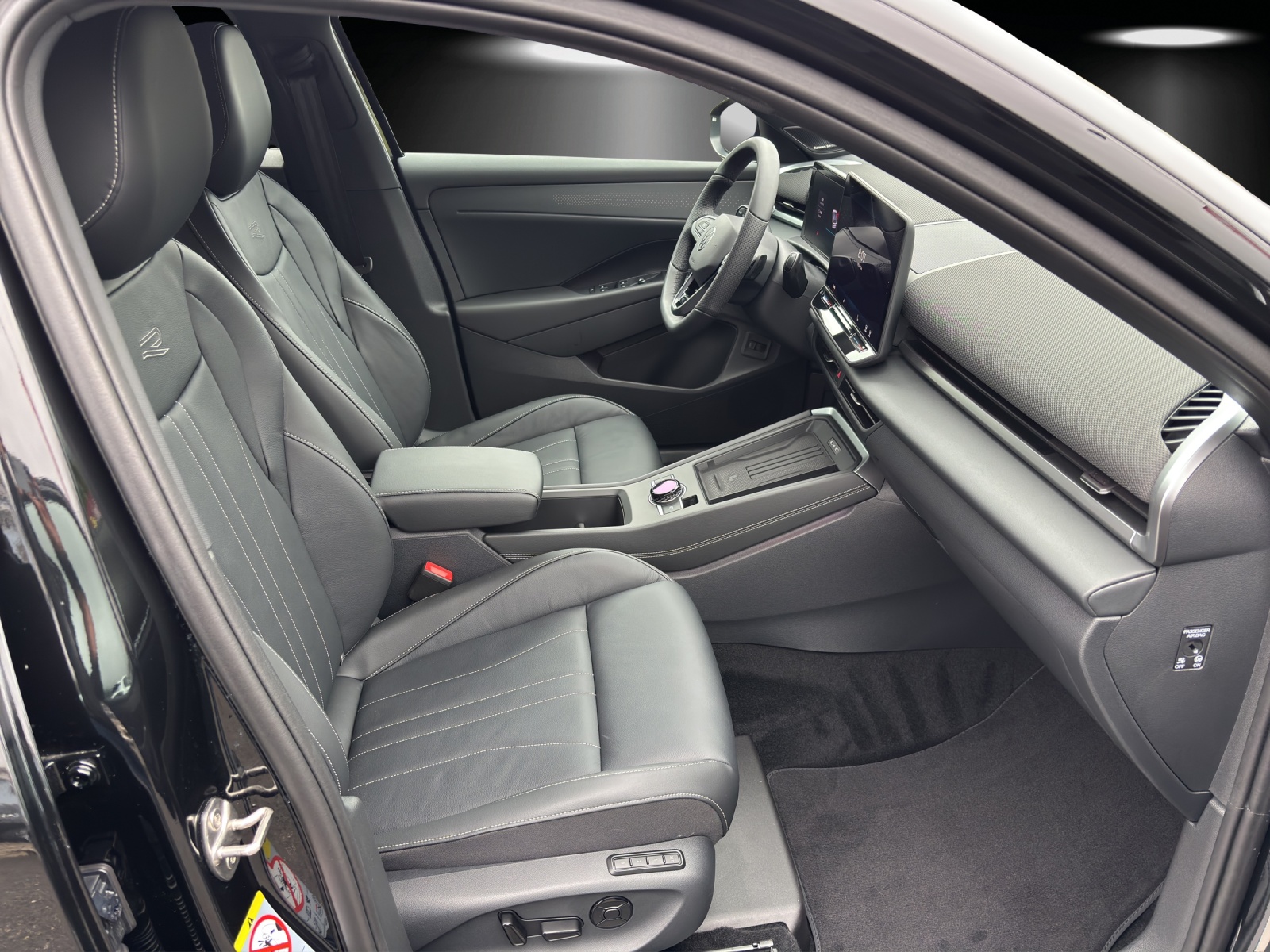 VW T-Roc 1.5 eTSI mHEV R-Line DSG-image-8