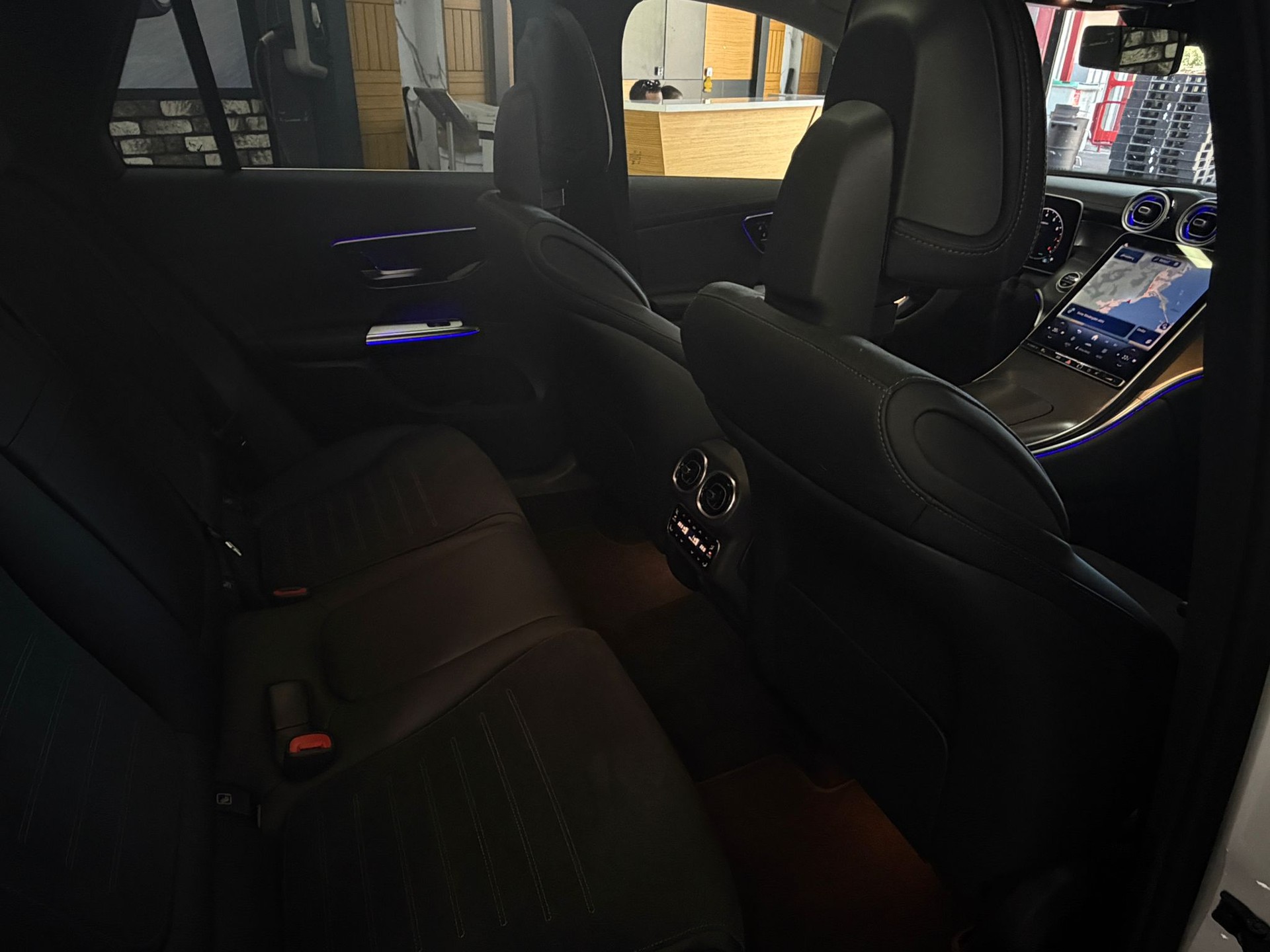 MERCEDES-BENZ GLC 300 4Matic AMG Line 9G-Tronic-image-21