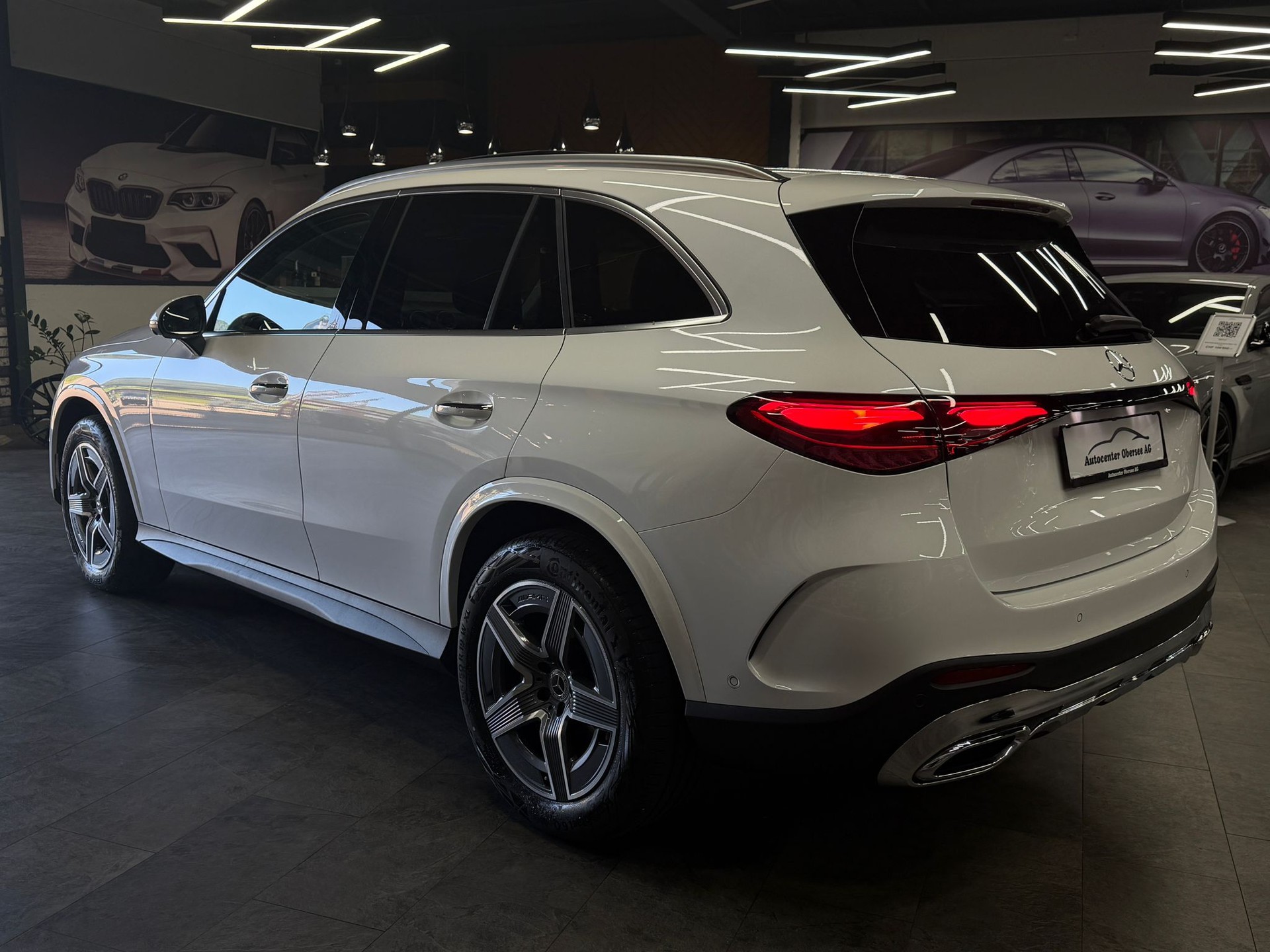 MERCEDES-BENZ GLC 300 4Matic AMG Line 9G-Tronic-image-4