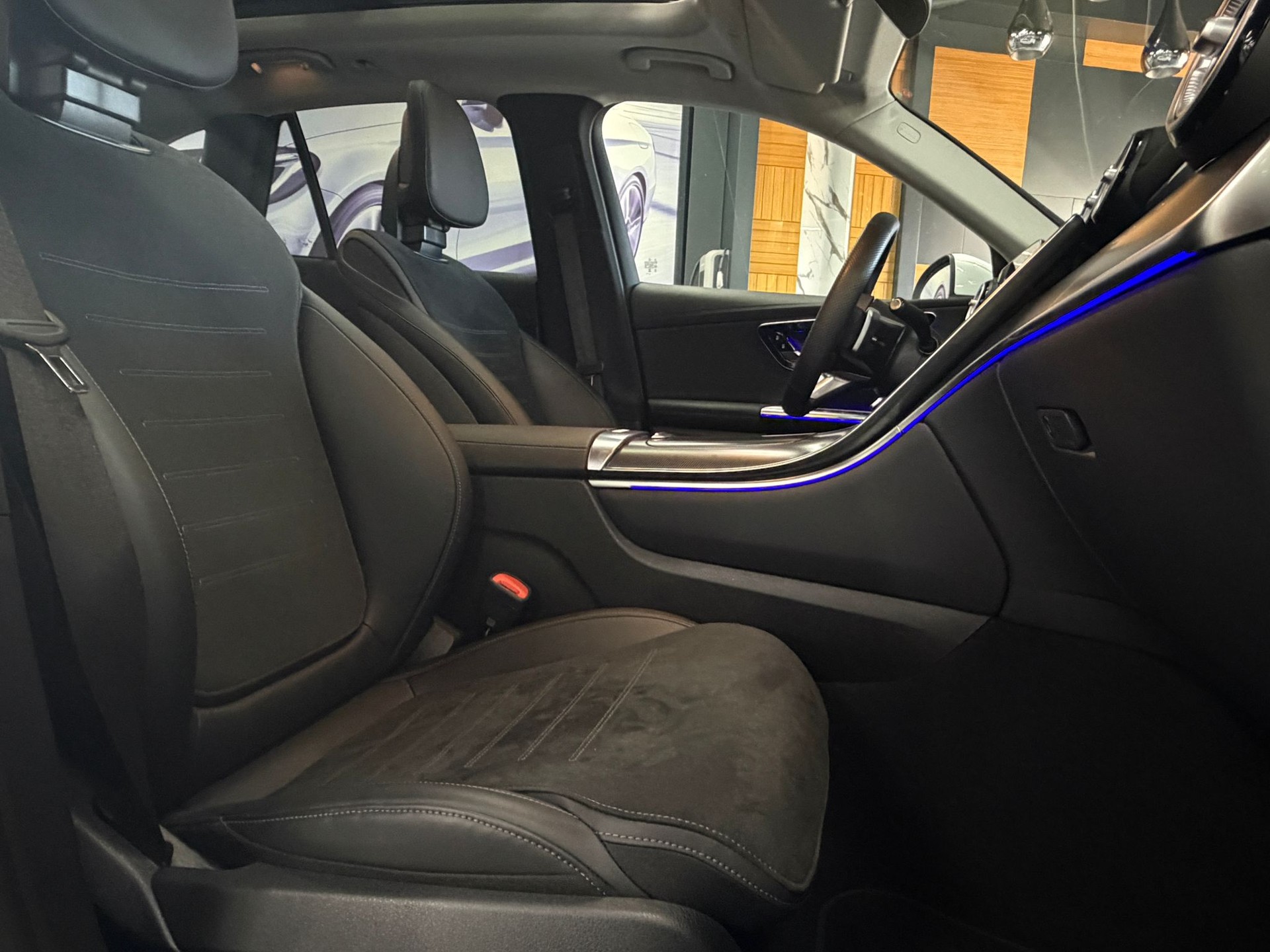 MERCEDES-BENZ GLC 300 4Matic AMG Line 9G-Tronic-image-20