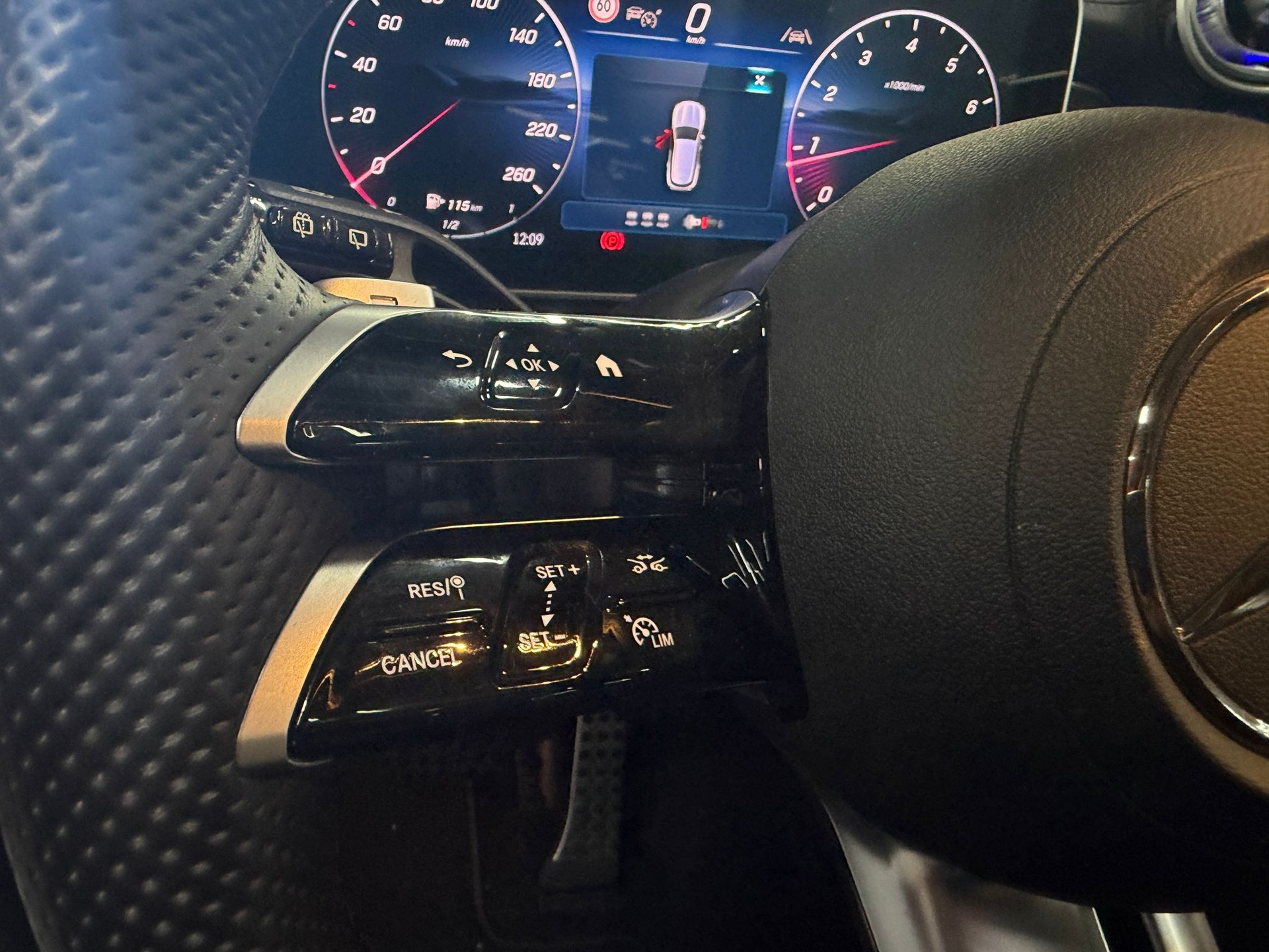 MERCEDES-BENZ GLC 300 4Matic AMG Line 9G-Tronic-image-15