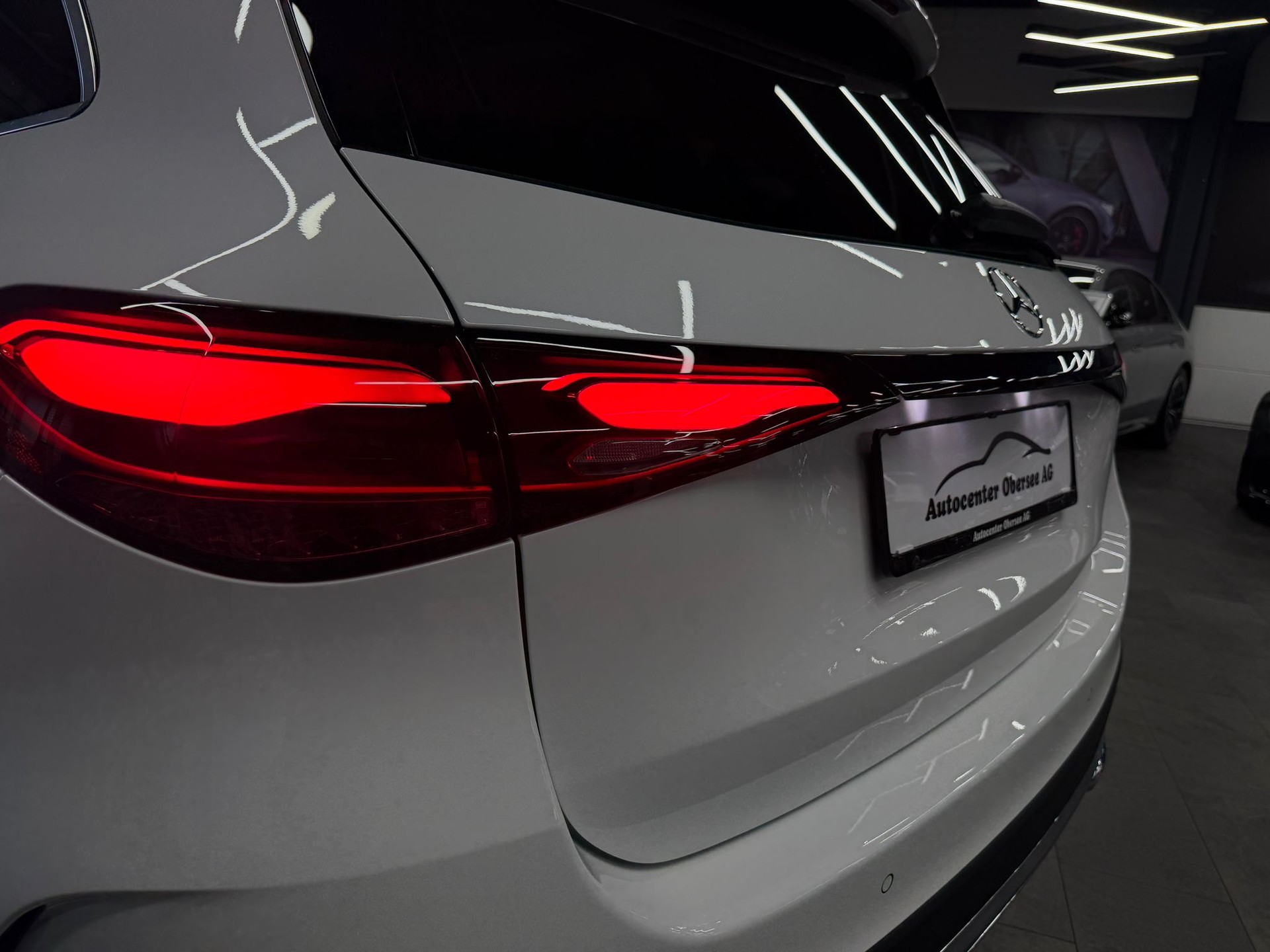 MERCEDES-BENZ GLC 300 4Matic AMG Line 9G-Tronic-image-6
