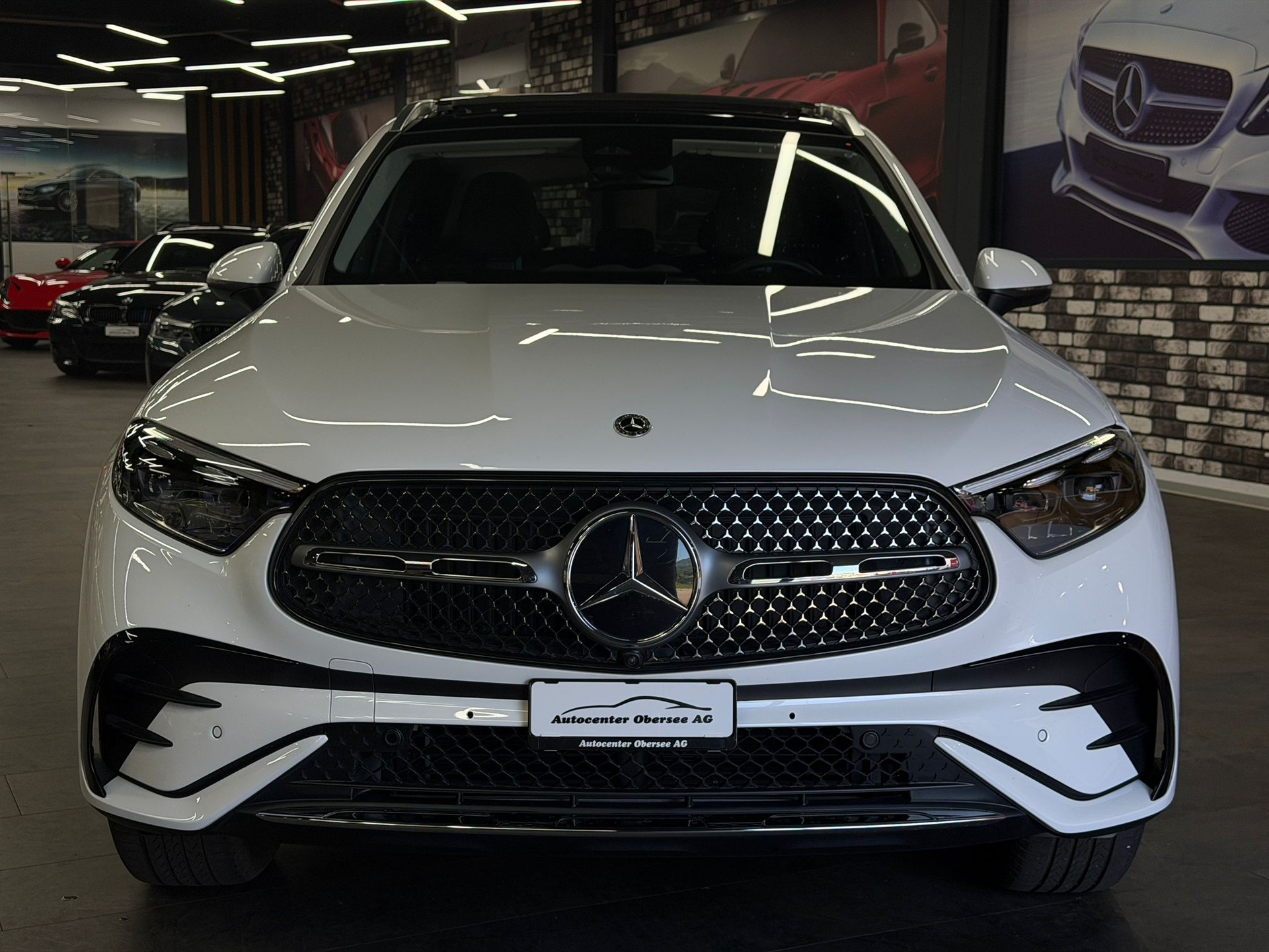 MERCEDES-BENZ GLC 300 4Matic AMG Line 9G-Tronic-showroom-element-2