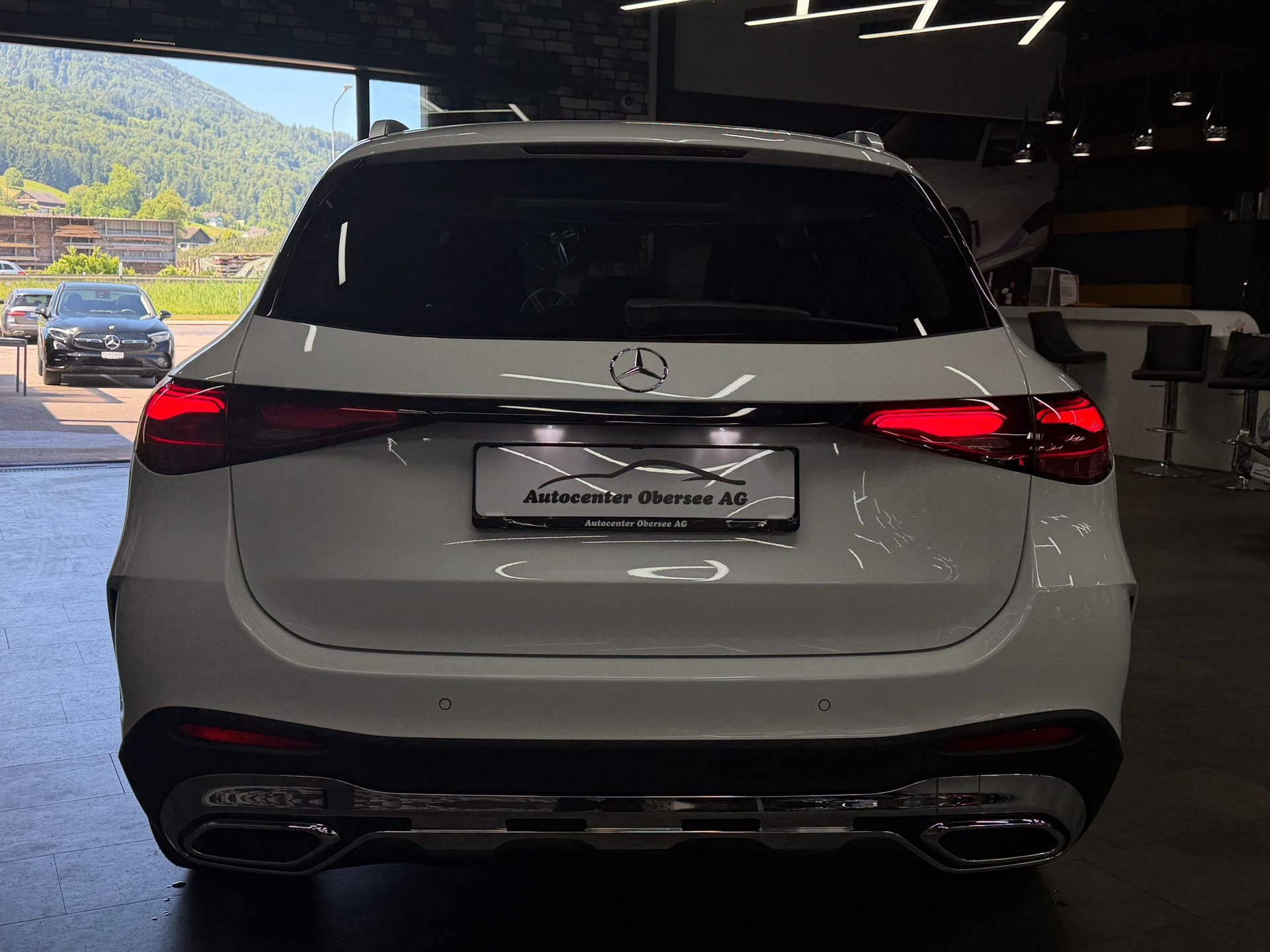 MERCEDES-BENZ GLC 300 4Matic AMG Line 9G-Tronic-image-5