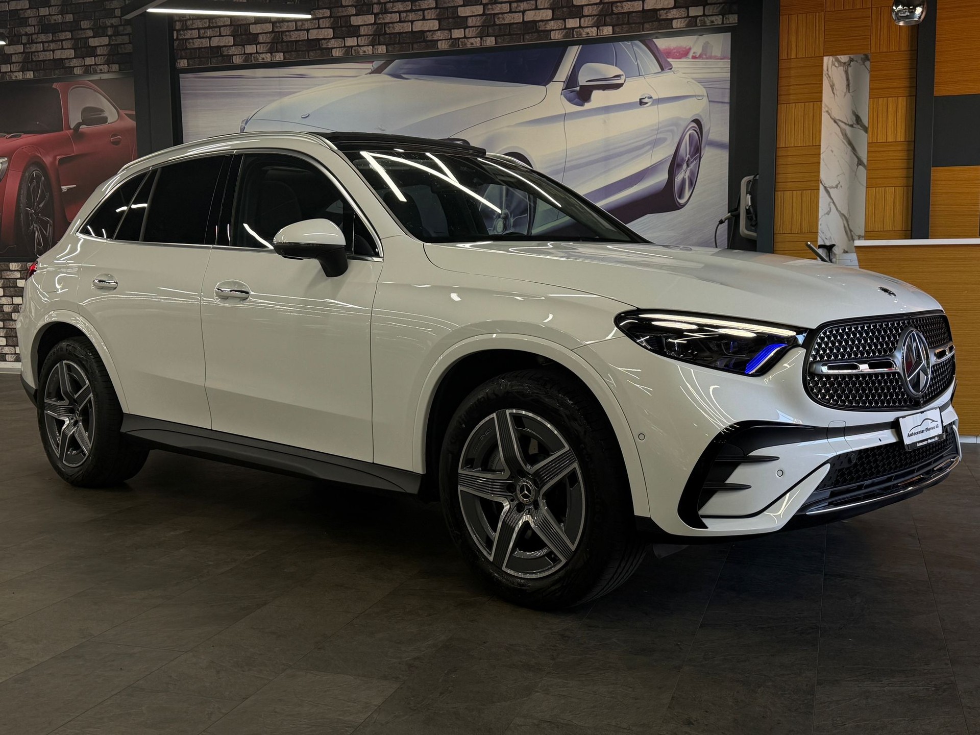 MERCEDES-BENZ GLC 300 4Matic AMG Line 9G-Tronic-showroom-element-1