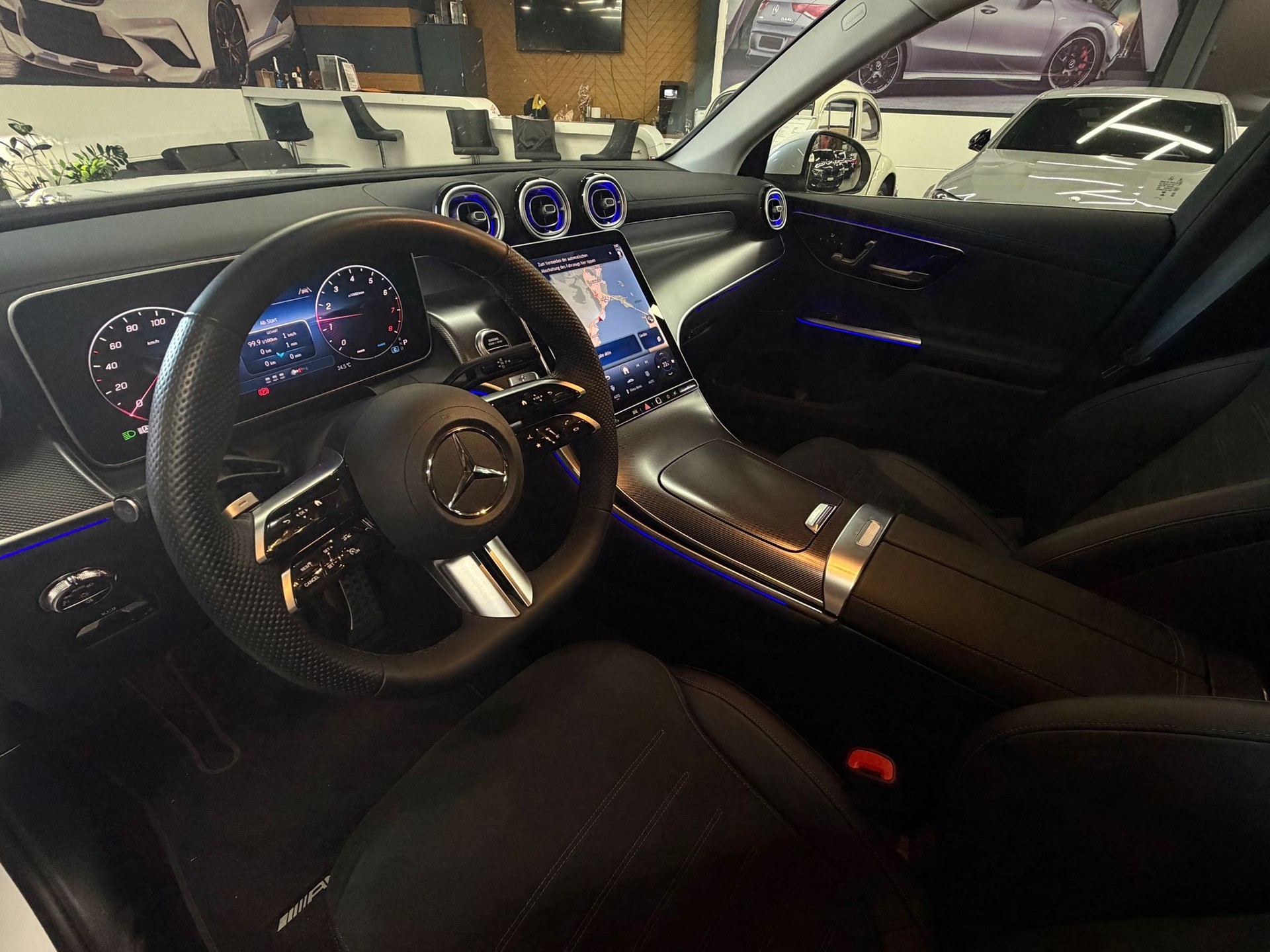 MERCEDES-BENZ GLC 300 4Matic AMG Line 9G-Tronic-image-8
