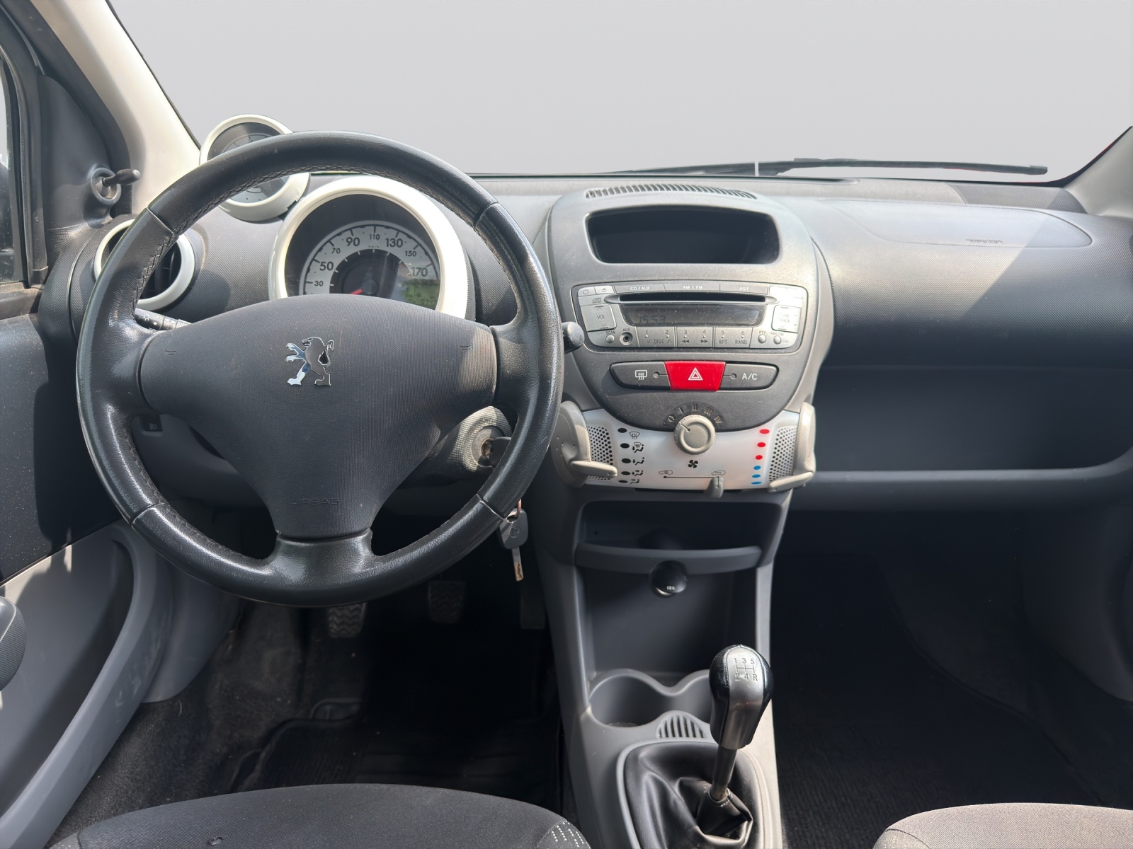 PEUGEOT 107 1.0 Swiss Edition-image-12