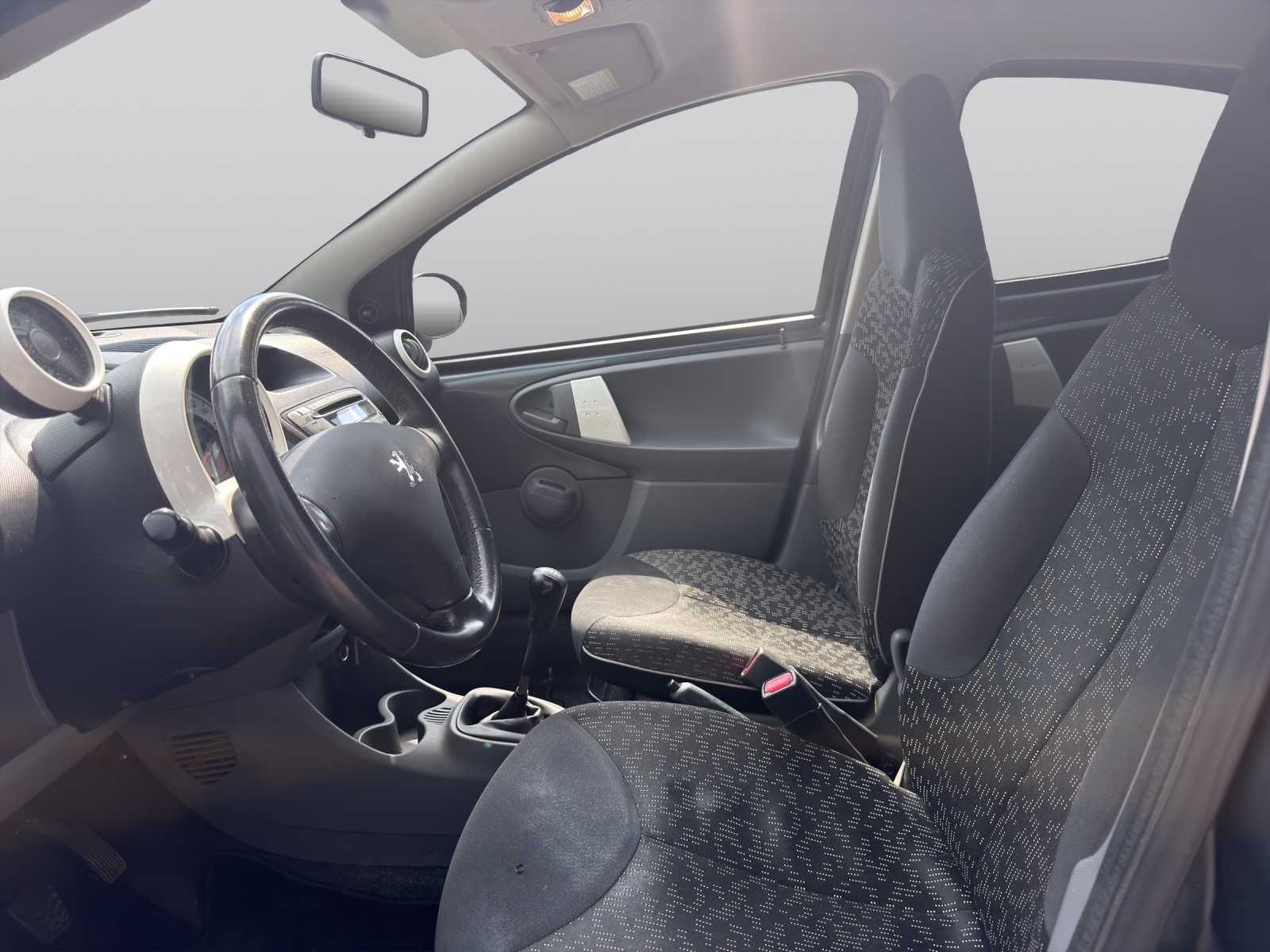 PEUGEOT 107 1.0 Swiss Edition-image-10