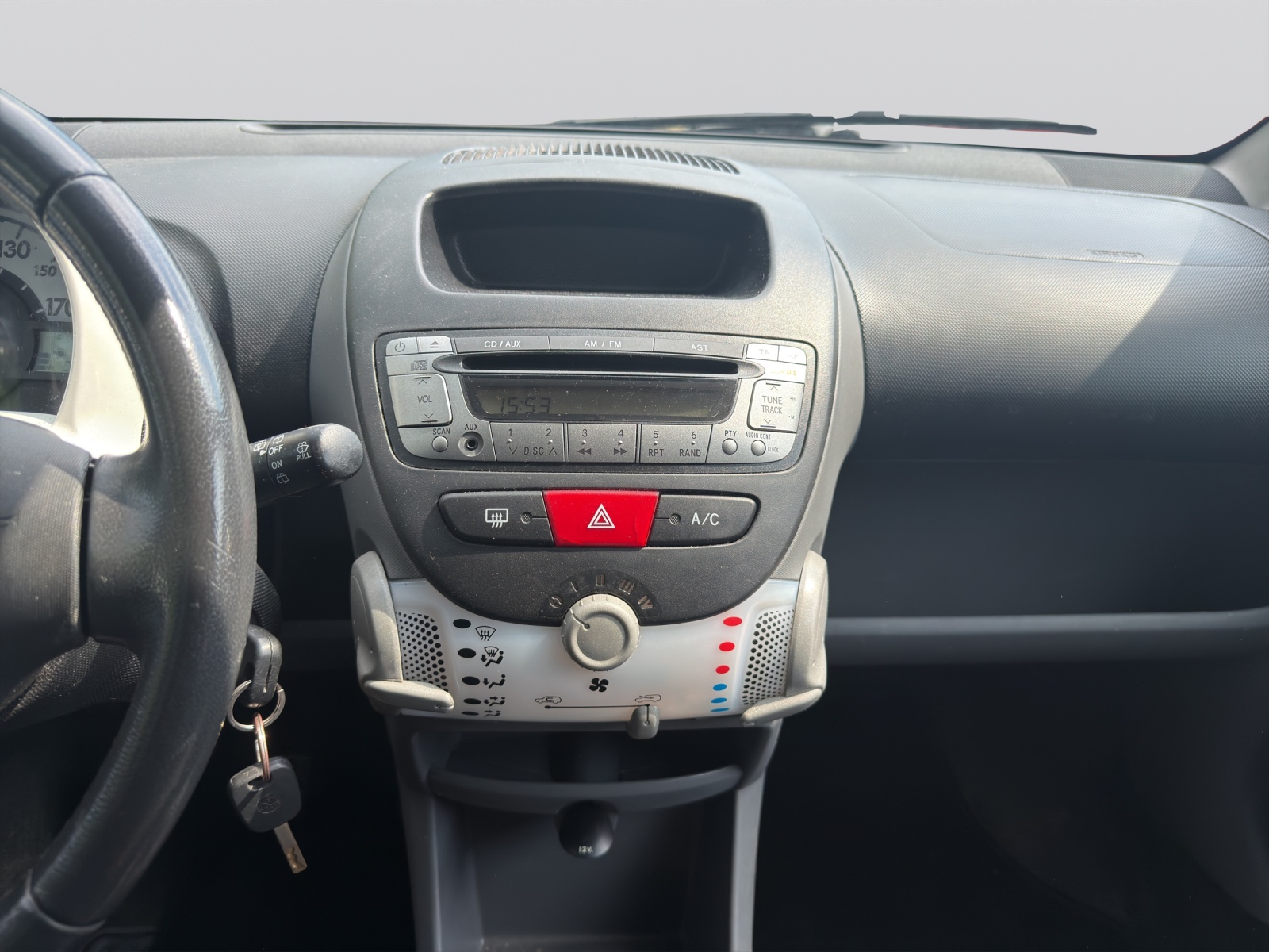 PEUGEOT 107 1.0 Swiss Edition-image-14