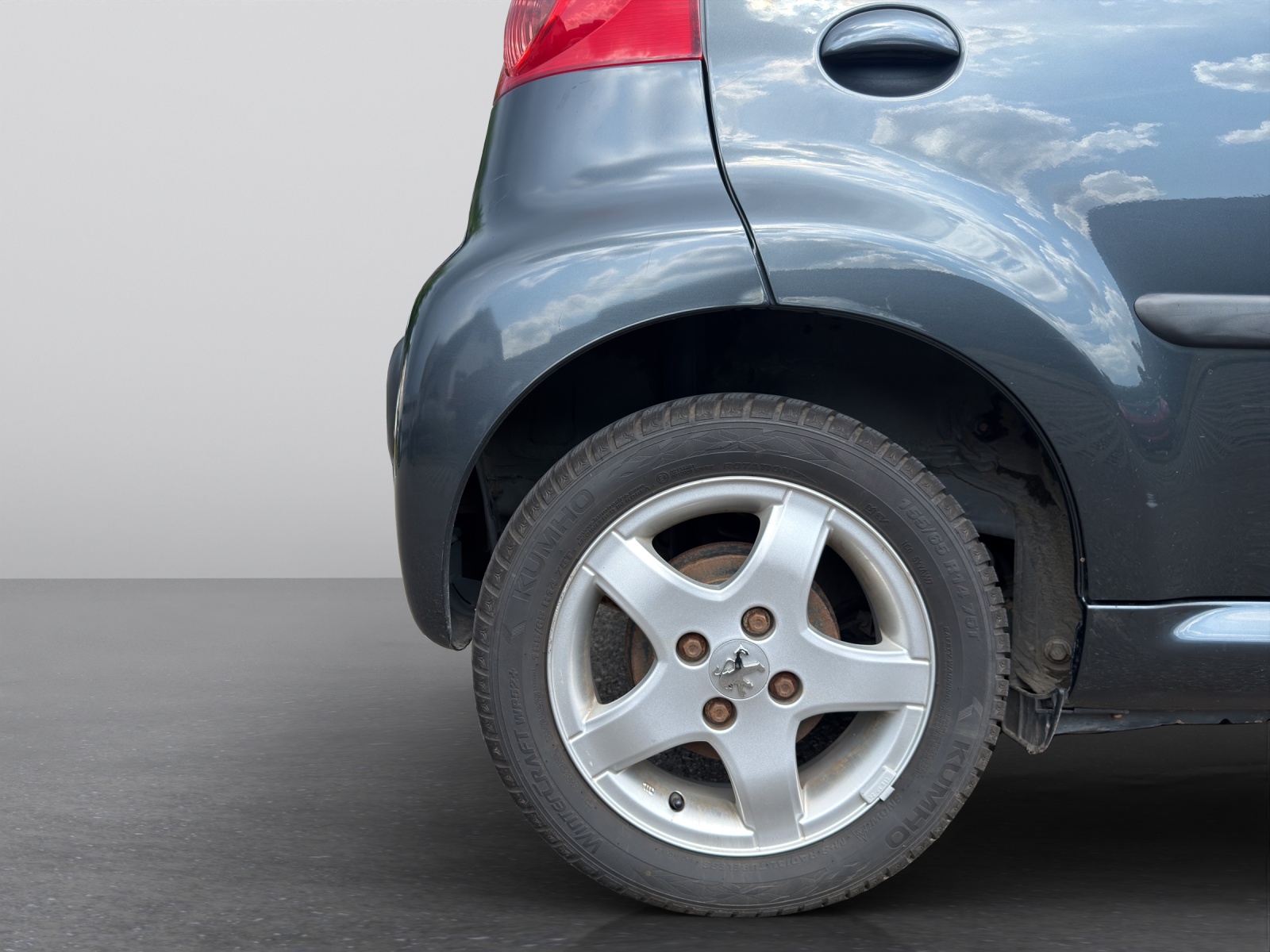 PEUGEOT 107 1.0 Swiss Edition-image-26