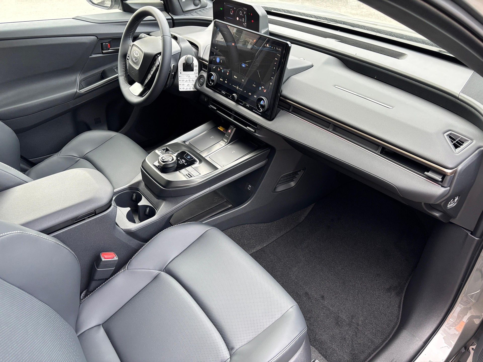 TOYOTA bZ4X Premium AWD-image-9