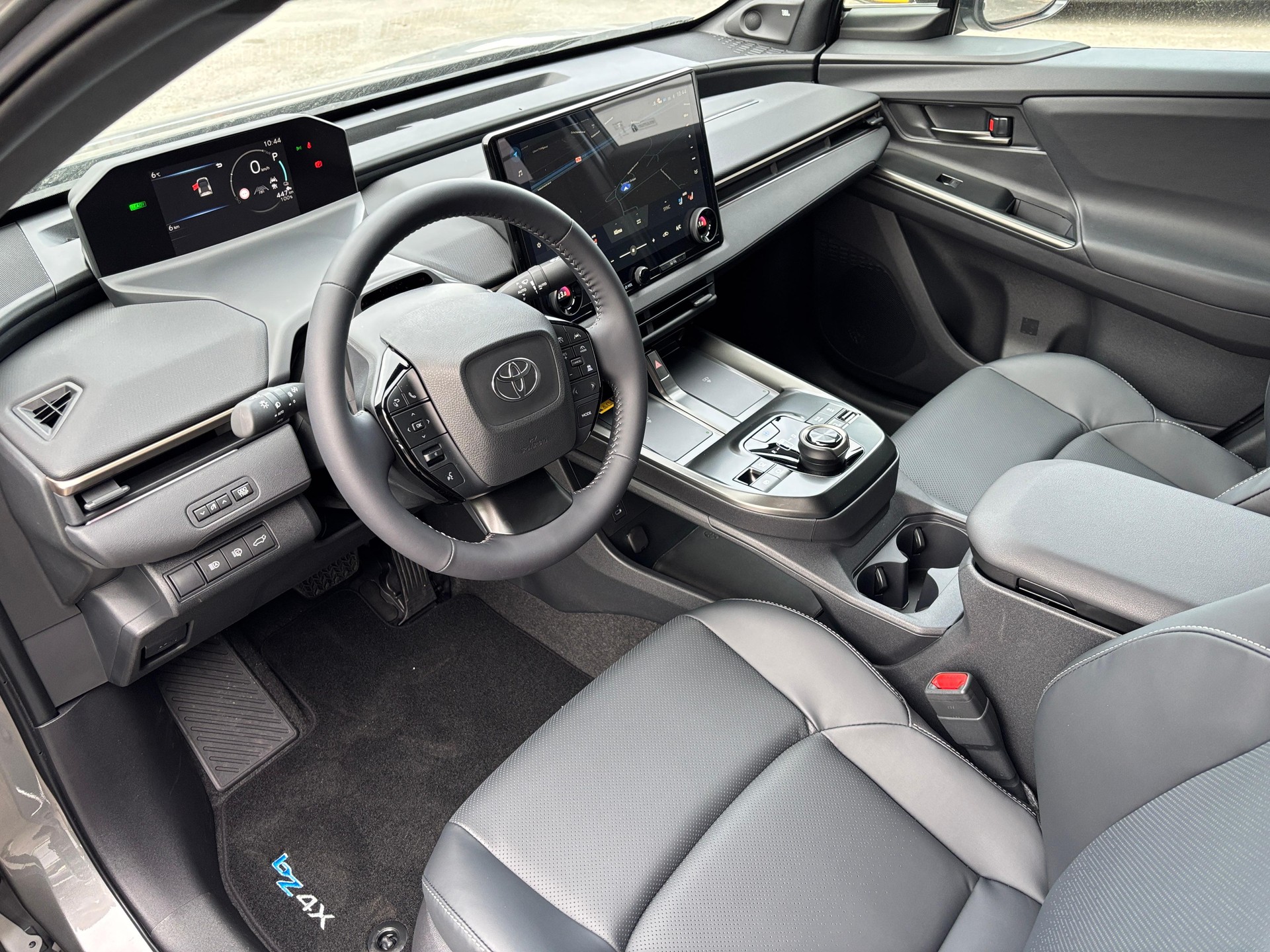 TOYOTA bZ4X Premium AWD-image-5