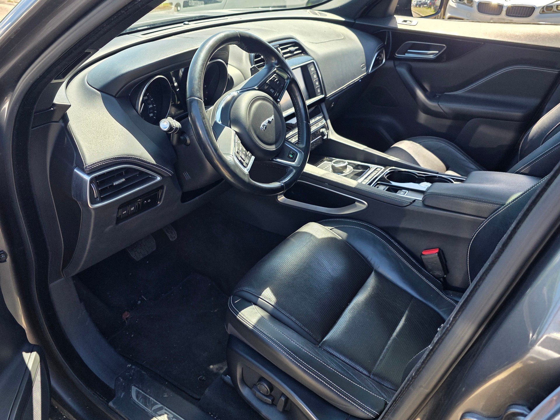 JAGUAR F-Pace 2.0d R-Sport Automatik-image-6