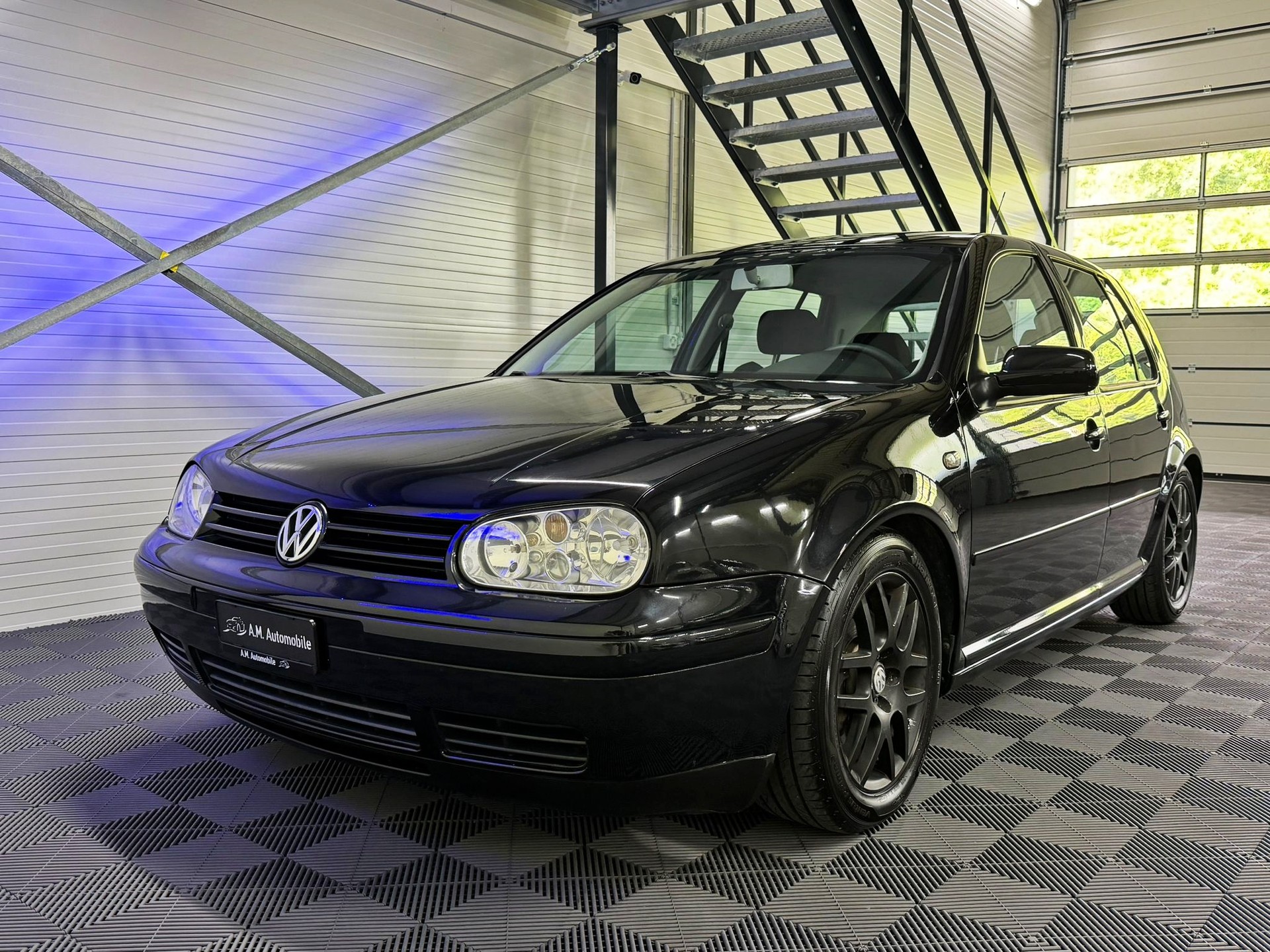 VW Golf 1.8 T GTI-image-8