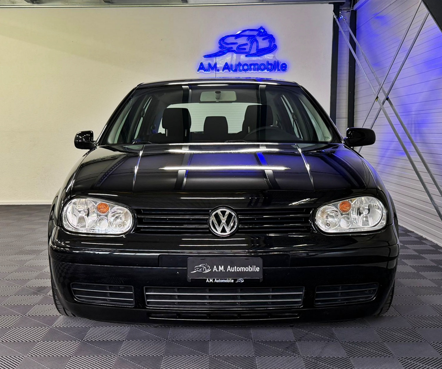 VW Golf 1.8 T GTI-showroom-element-1
