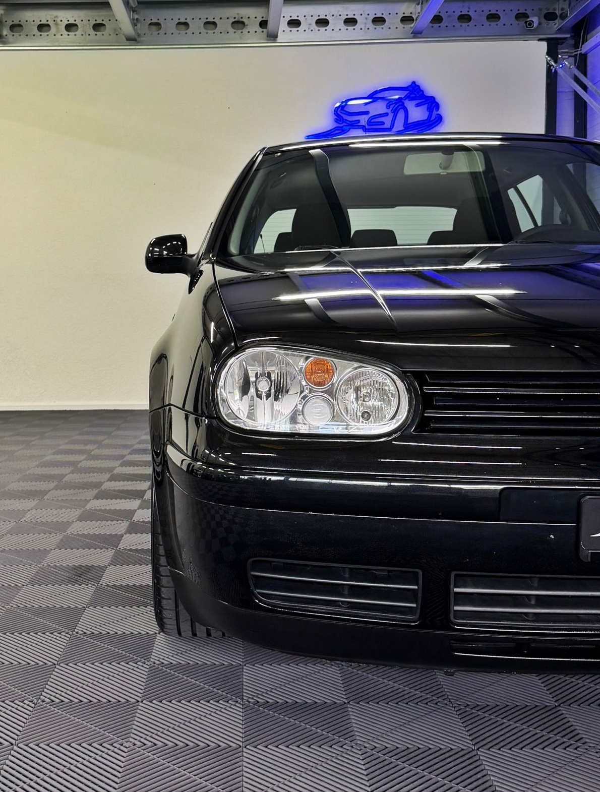 VW Golf 1.8 T GTI-showroom-element-2