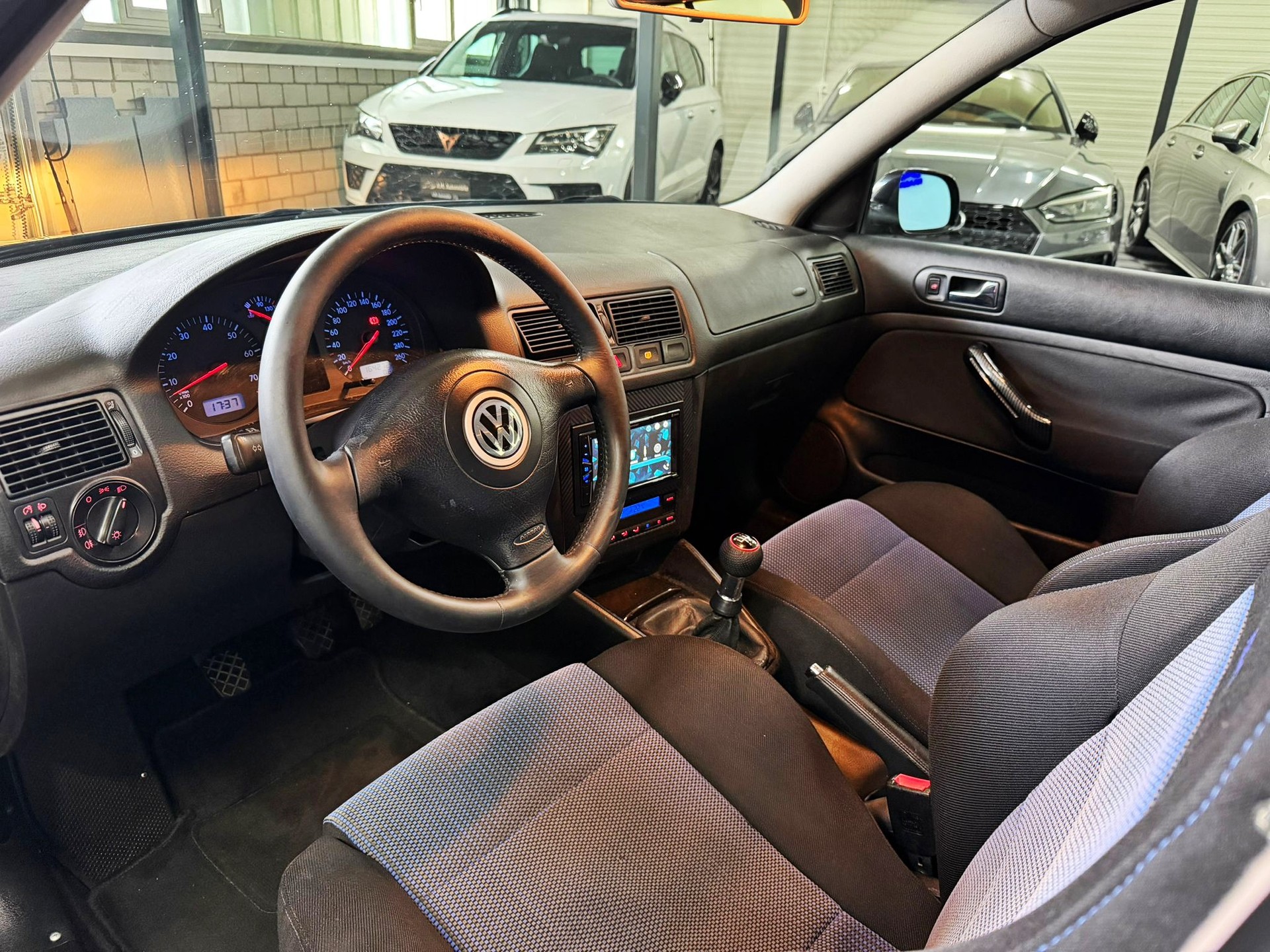 VW Golf 1.8 T GTI-image-9