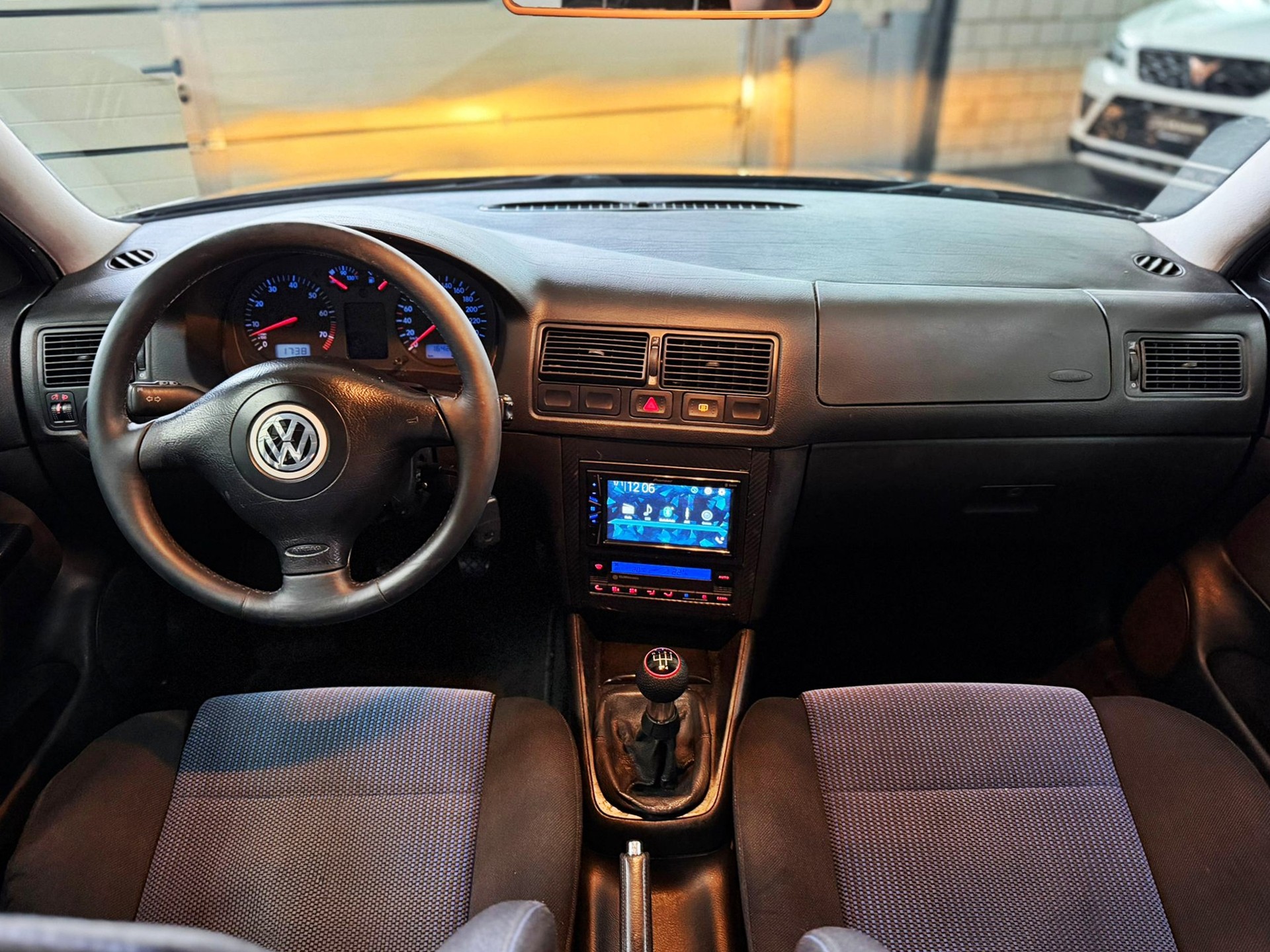 VW Golf 1.8 T GTI-image-13