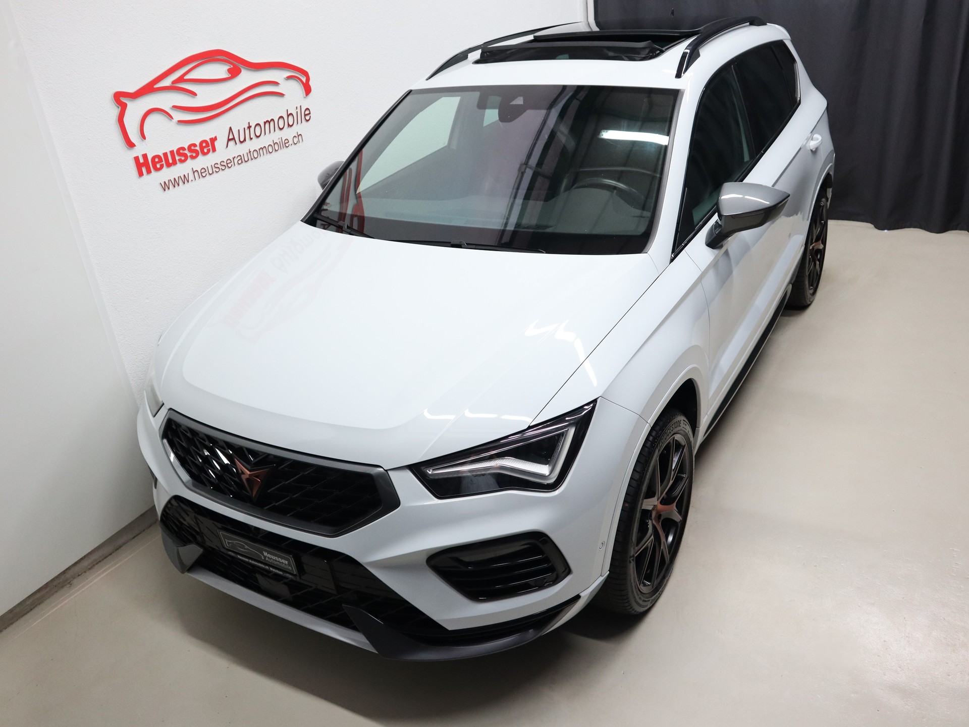 CUPRA Ateca 2.0TSI VZ 4Drive DSG - Panorama - Navi - AKRAPOVIC - Beats - Sportsitze - Sitzmemory - 360° Kamera - AHK - 300 PS-showroom-element-2
