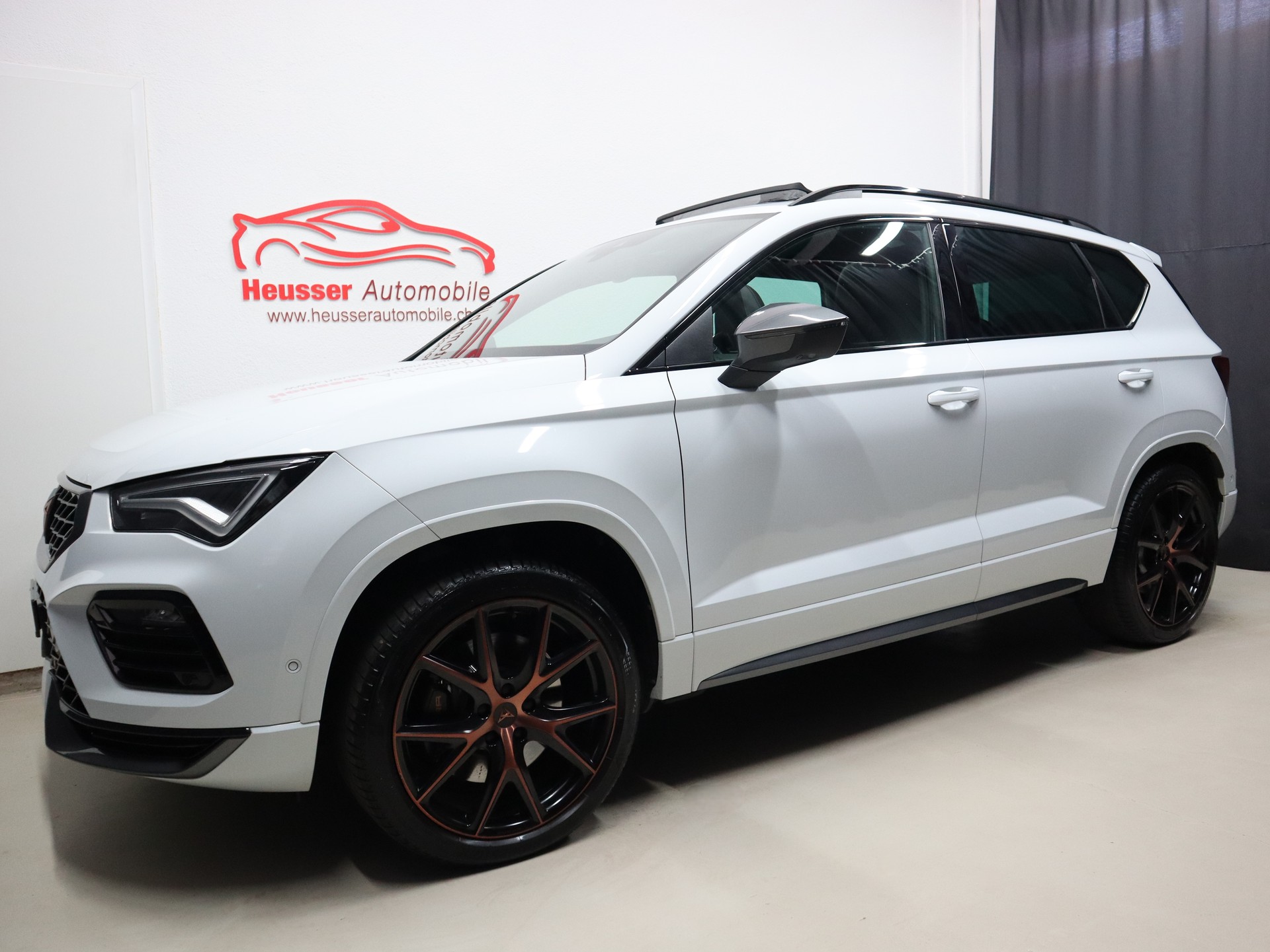 CUPRA Ateca 2.0TSI VZ 4Drive DSG - Panorama - Navi - AKRAPOVIC - Beats - Sportsitze - Sitzmemory - 360° Kamera - AHK - 300 PS-showroom-element-1