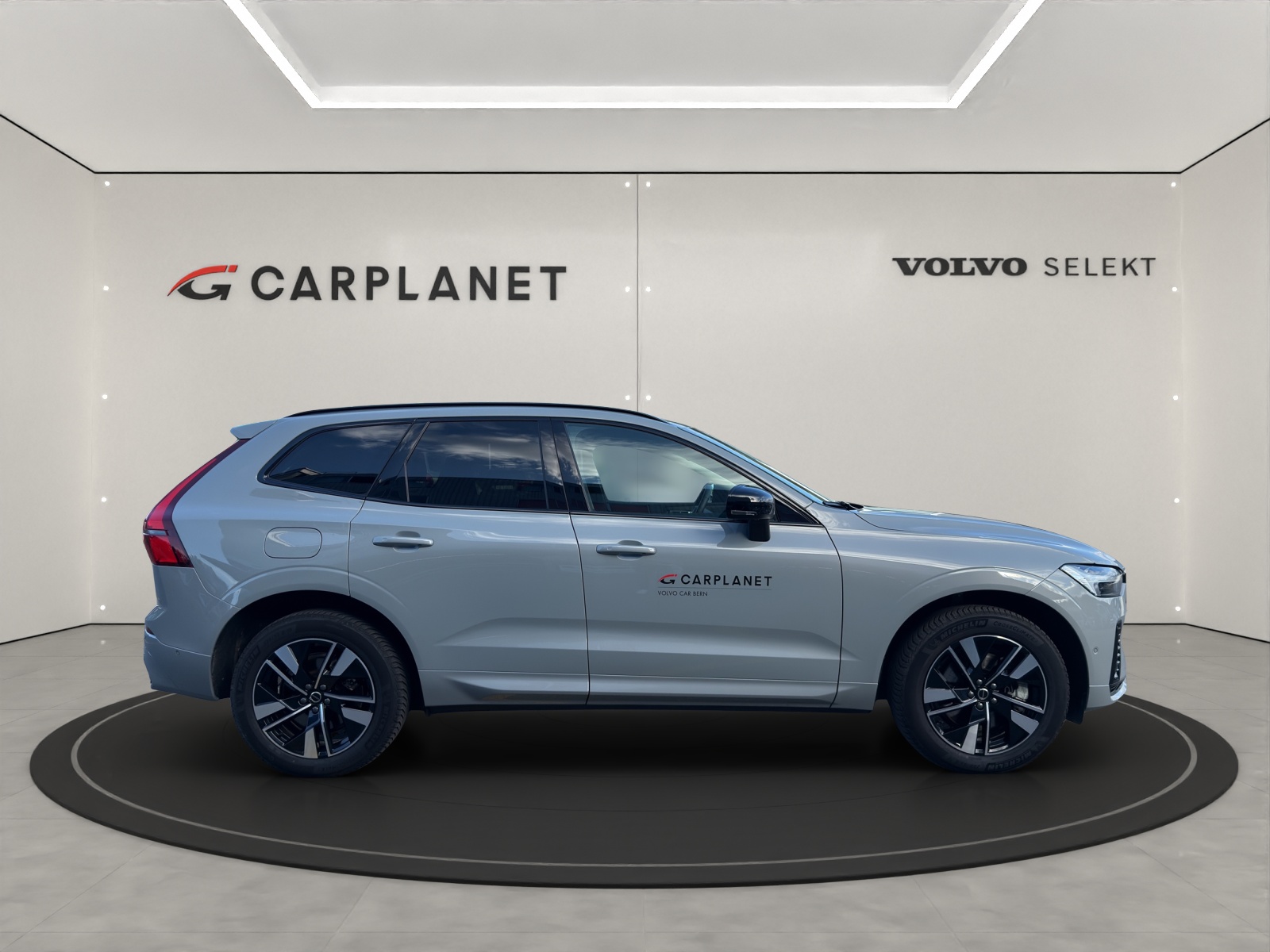 VOLVO XC60 2.0 T6 TE Plus Dark eAWD-showroom-element-2