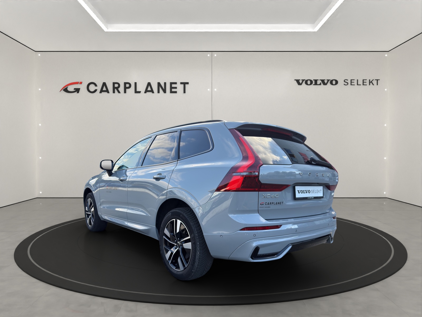 VOLVO XC60 2.0 T6 TE Plus Dark eAWD-showroom-element-3