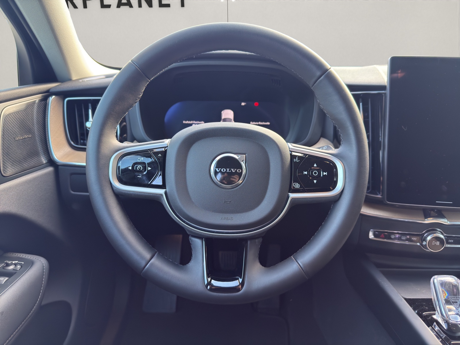VOLVO XC60 2.0 T6 TE Plus Dark eAWD-image-13