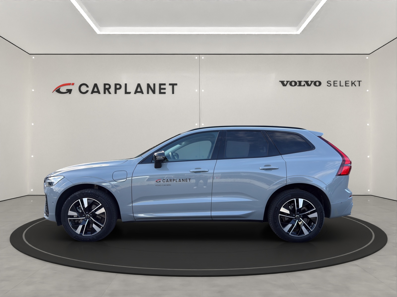 VOLVO XC60 2.0 T6 TE Plus Dark eAWD-showroom-element-1