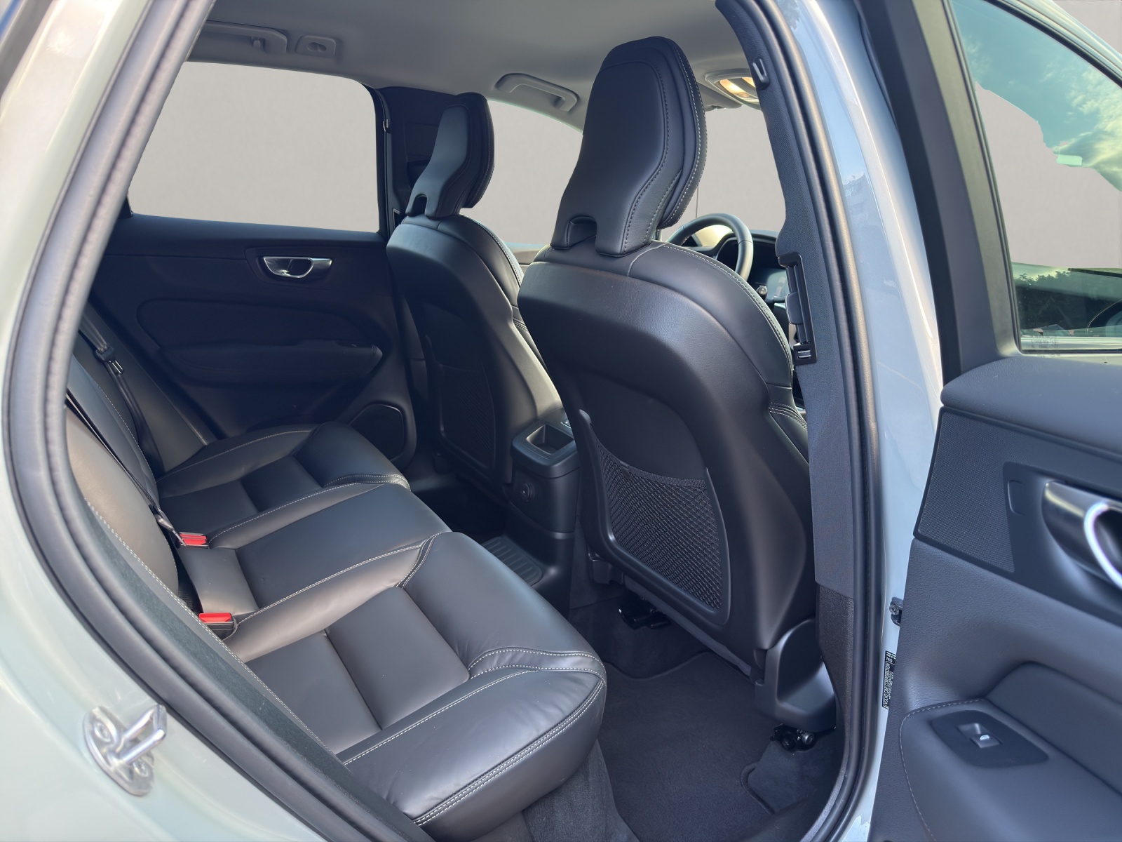 VOLVO XC60 2.0 T6 TE Plus Dark eAWD-image-10