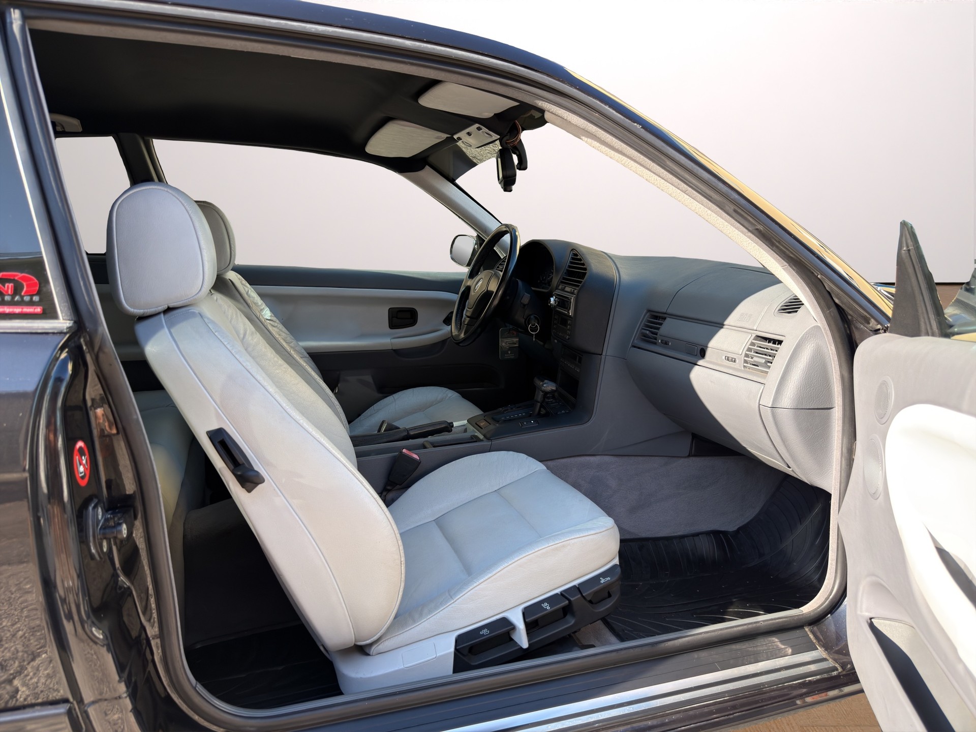 BMW 328i A Coupé-image-13