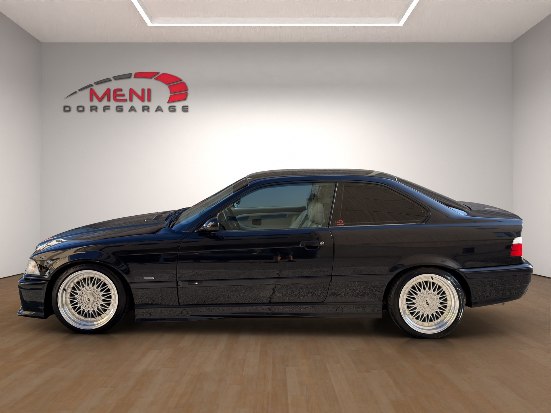 BMW 328i A Coupé-image-3